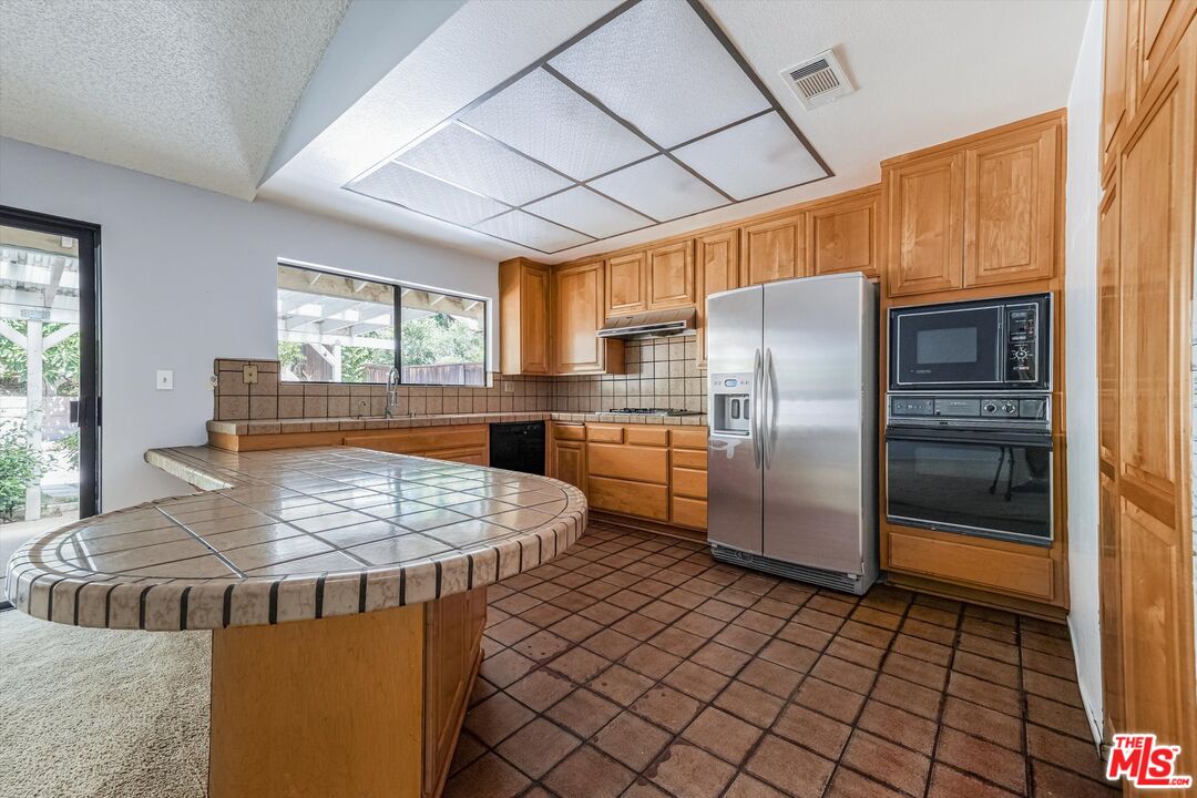3477 Vicki Ct