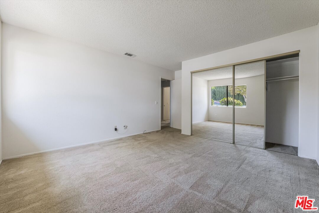 3477 Vicki Ct