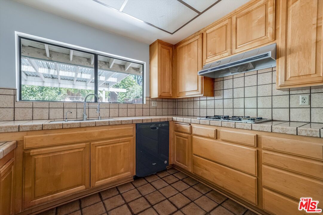 3477 Vicki Ct