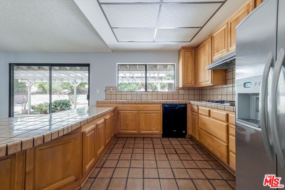3477 Vicki Ct