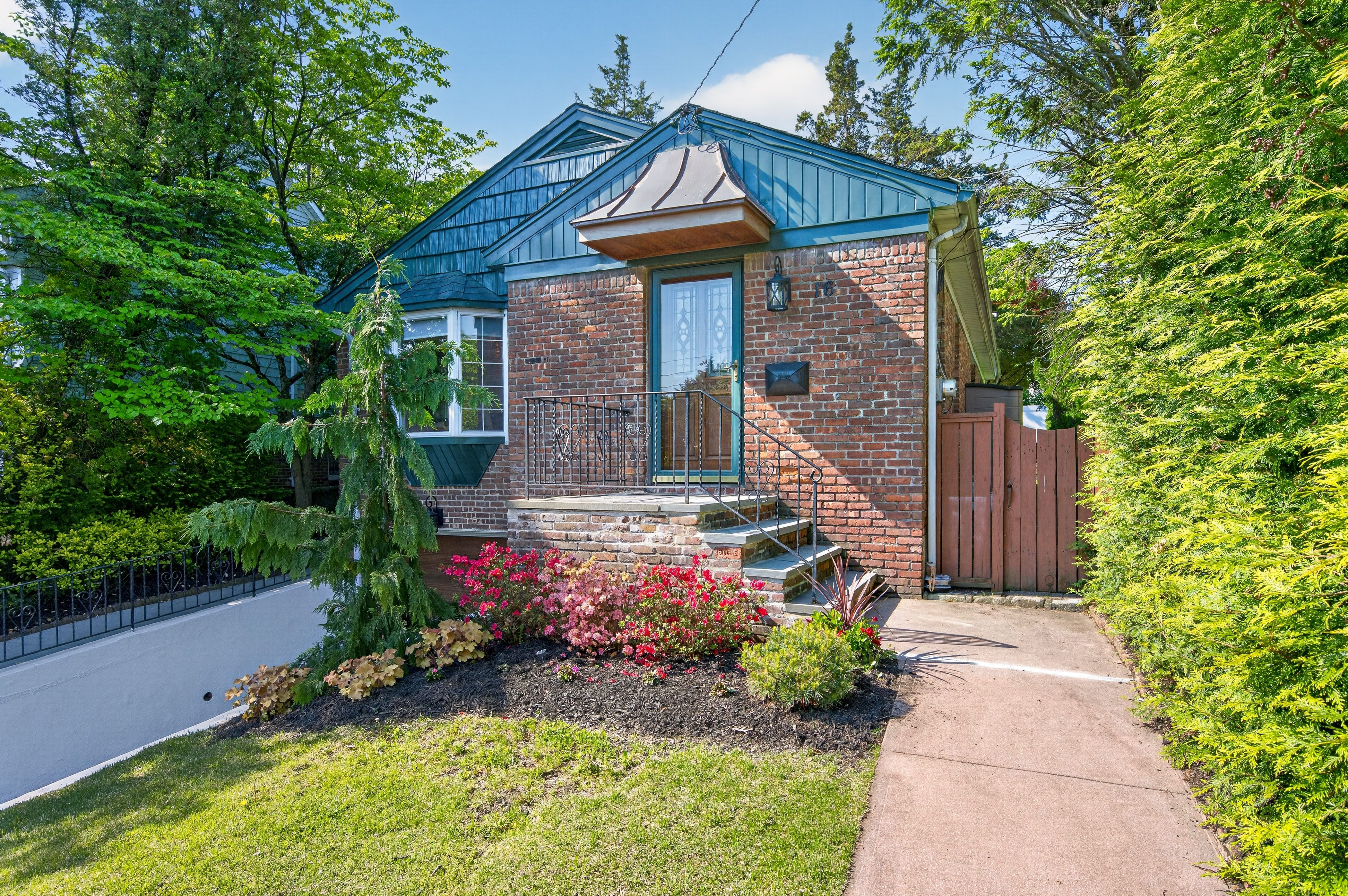 16 Warwick Place
