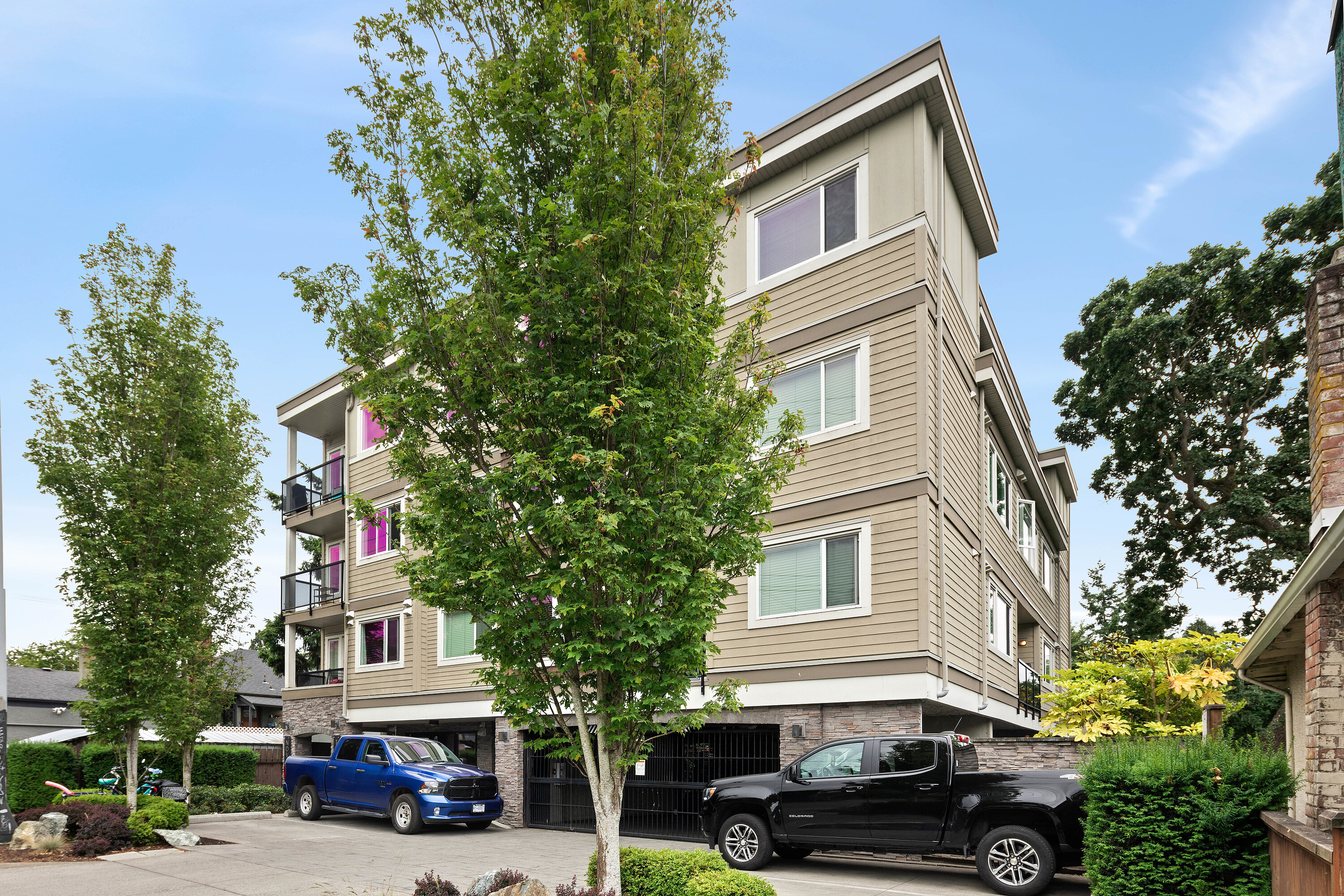 404-1615 Bay Street