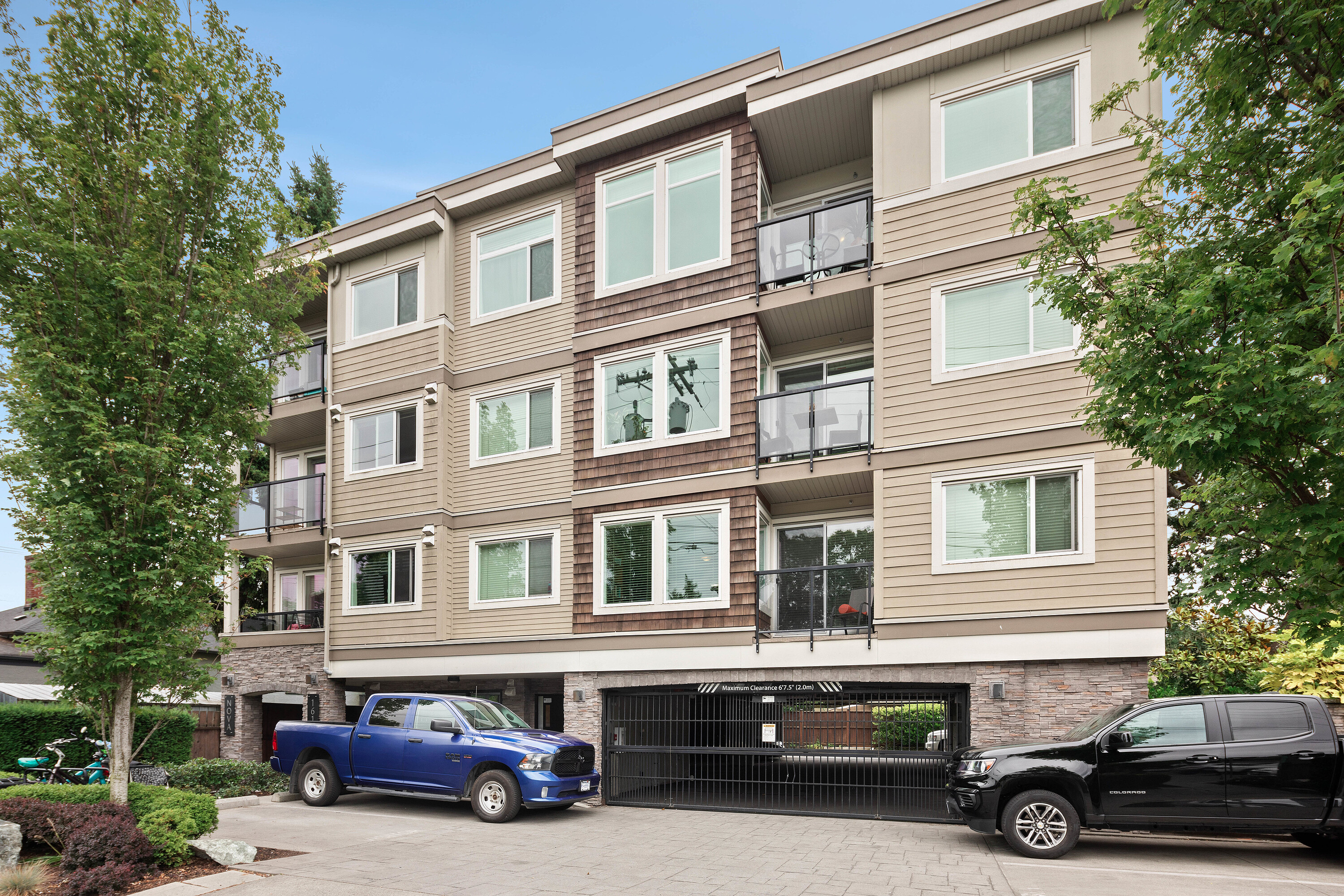 404-1615 Bay Street