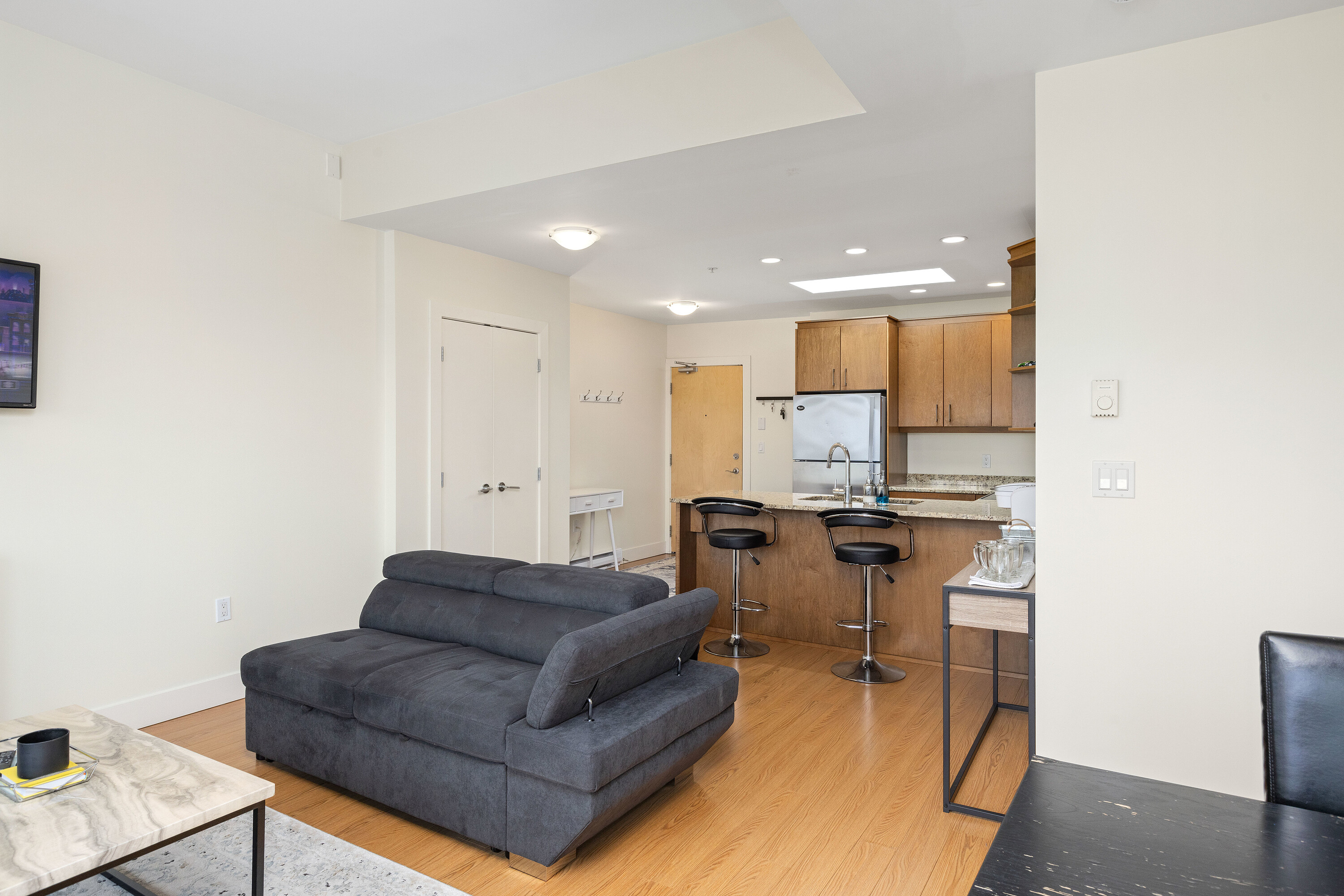 404-1615 Bay Street