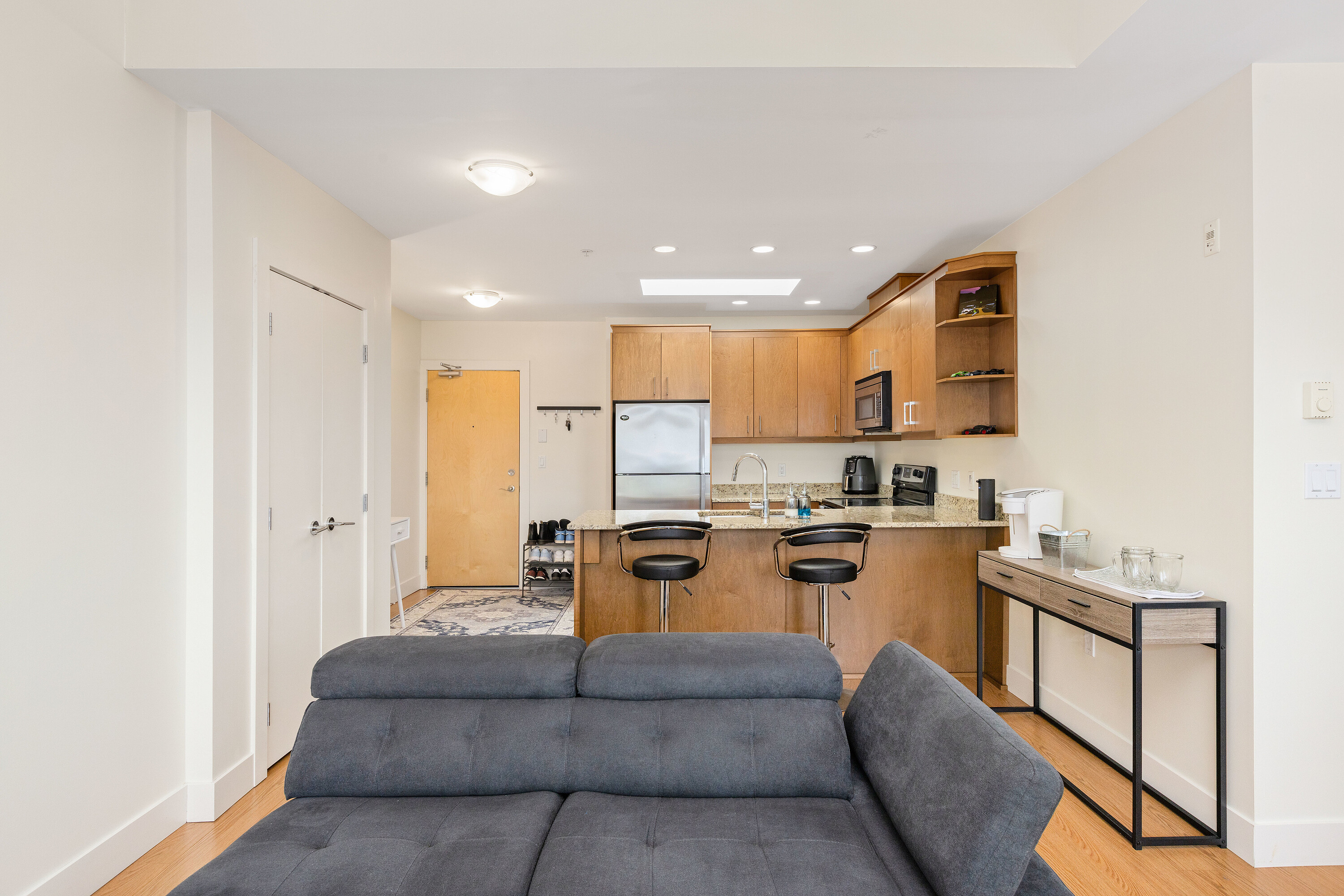 404-1615 Bay Street