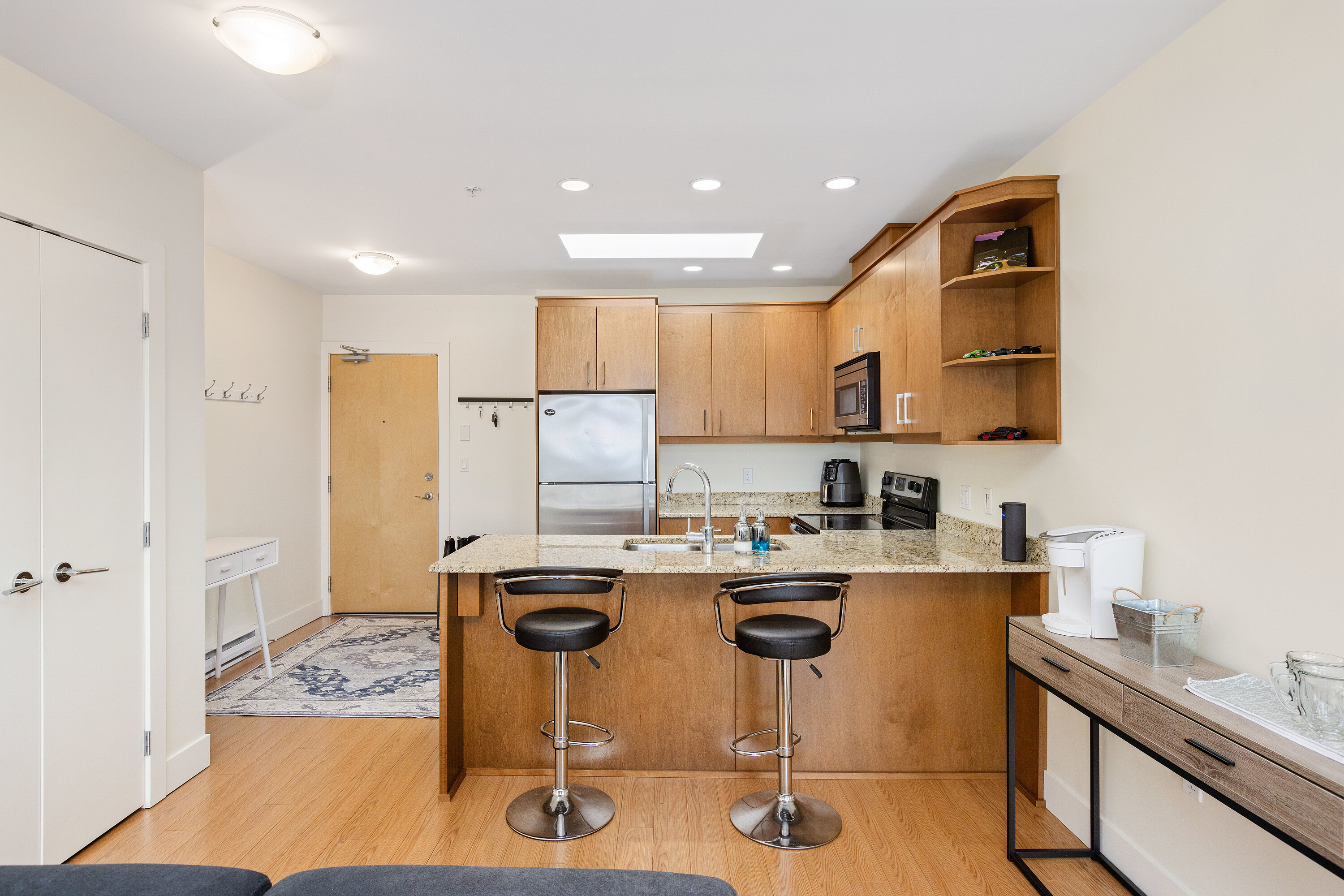 404-1615 Bay Street
