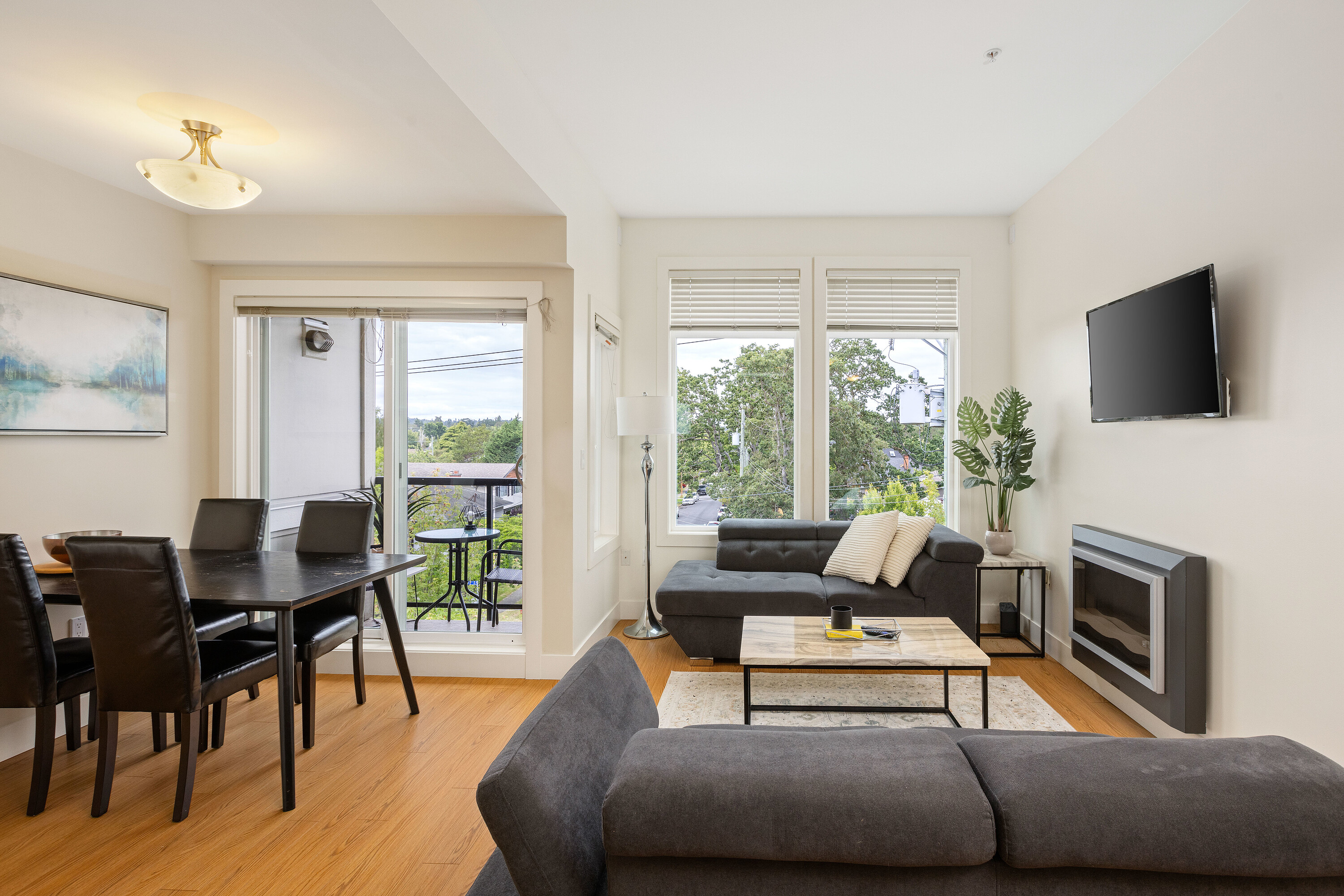404-1615 Bay Street