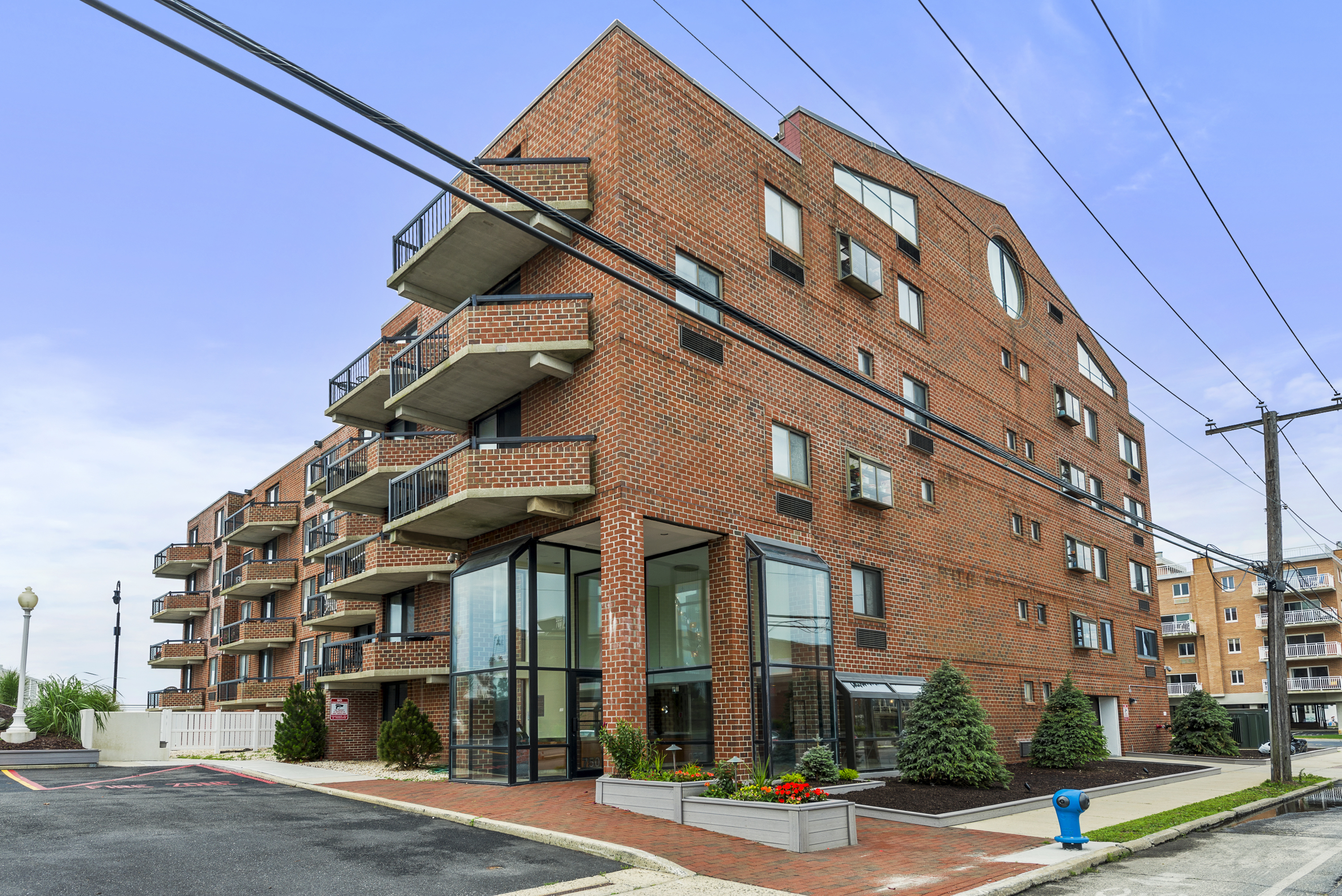 750 W Broadway Unit# 3M