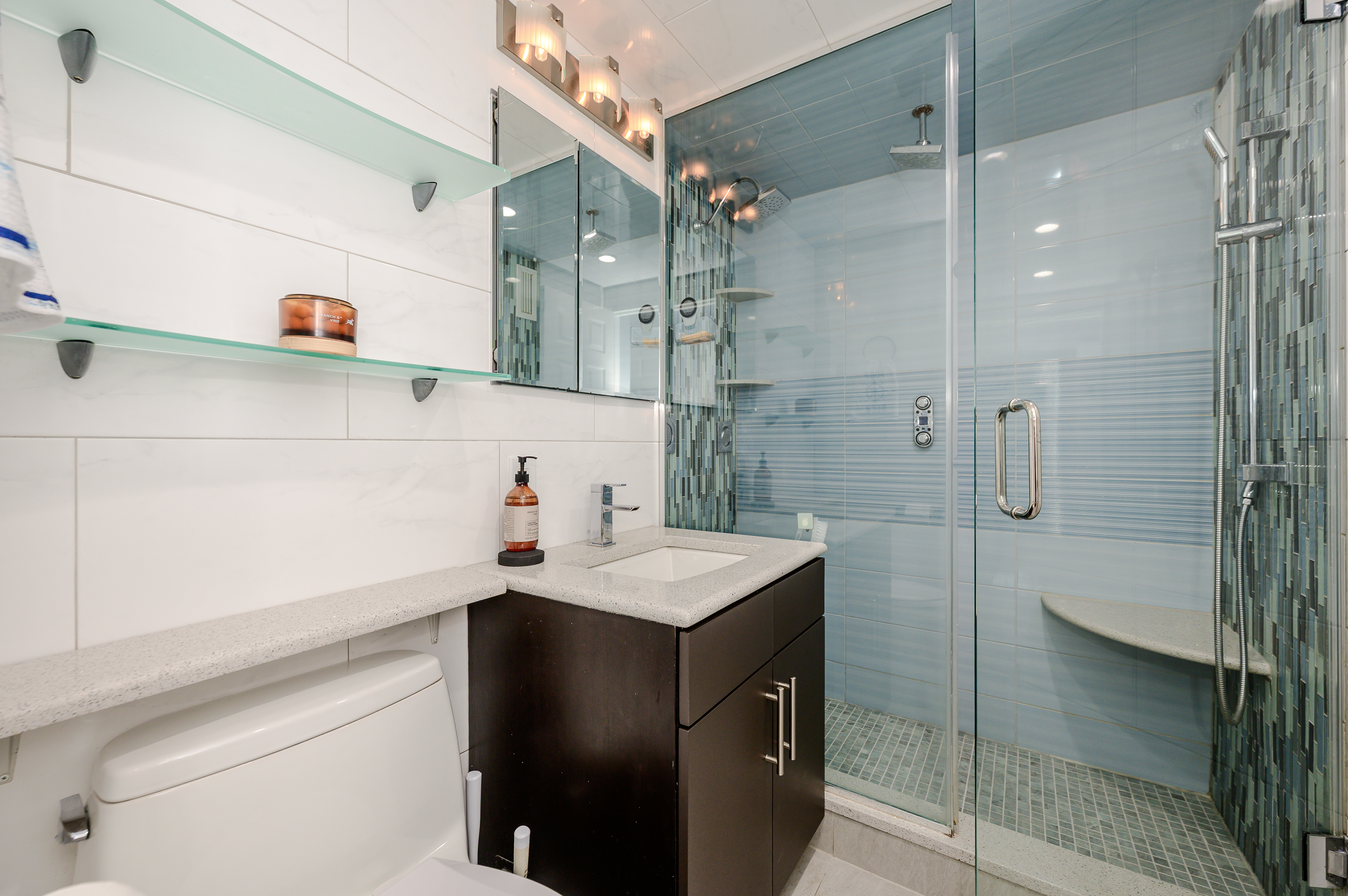 750 W Broadway Unit# 3M