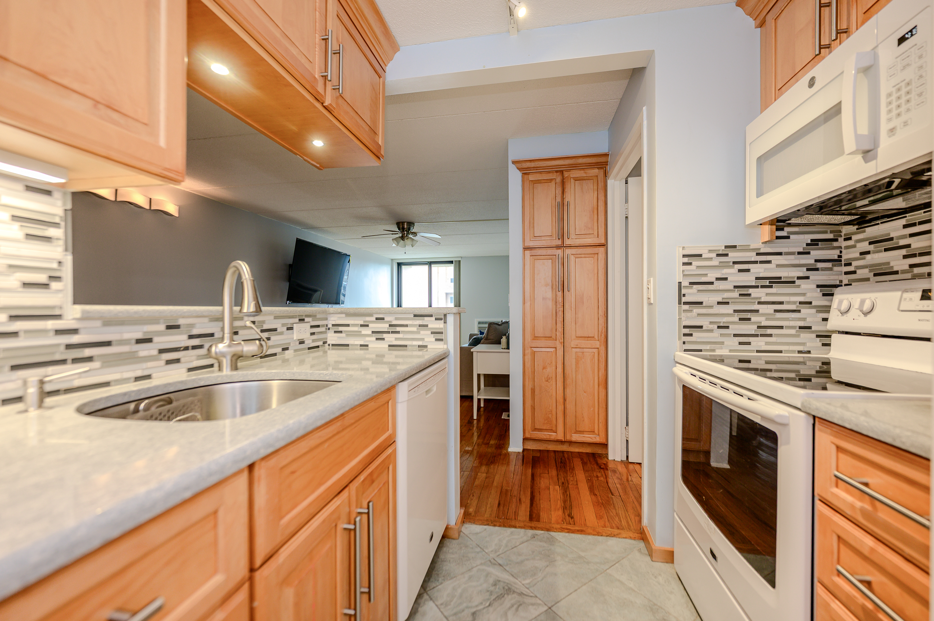 750 W Broadway Unit# 3M