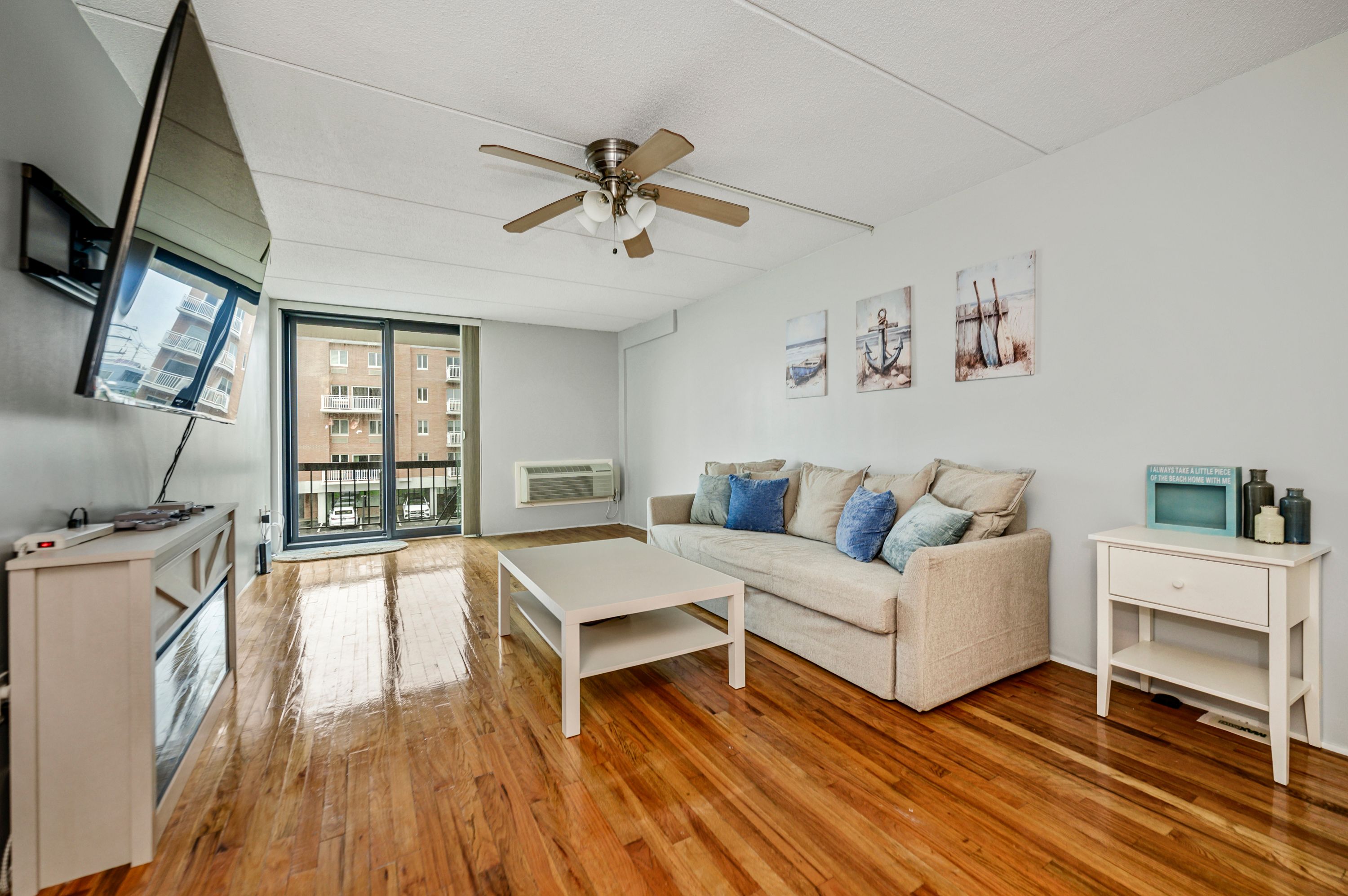 750 W Broadway Unit# 3M