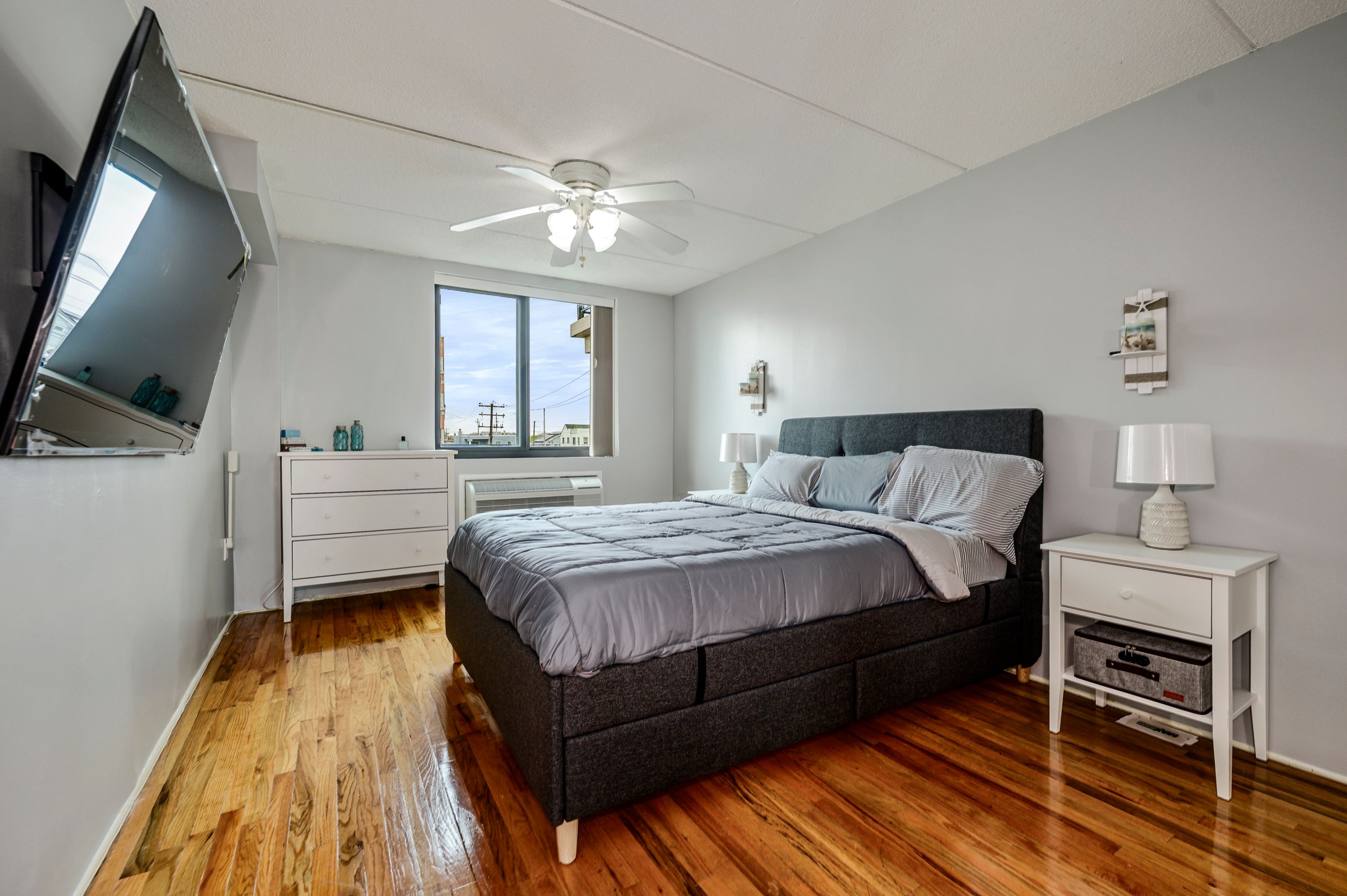 750 W Broadway Unit# 3M