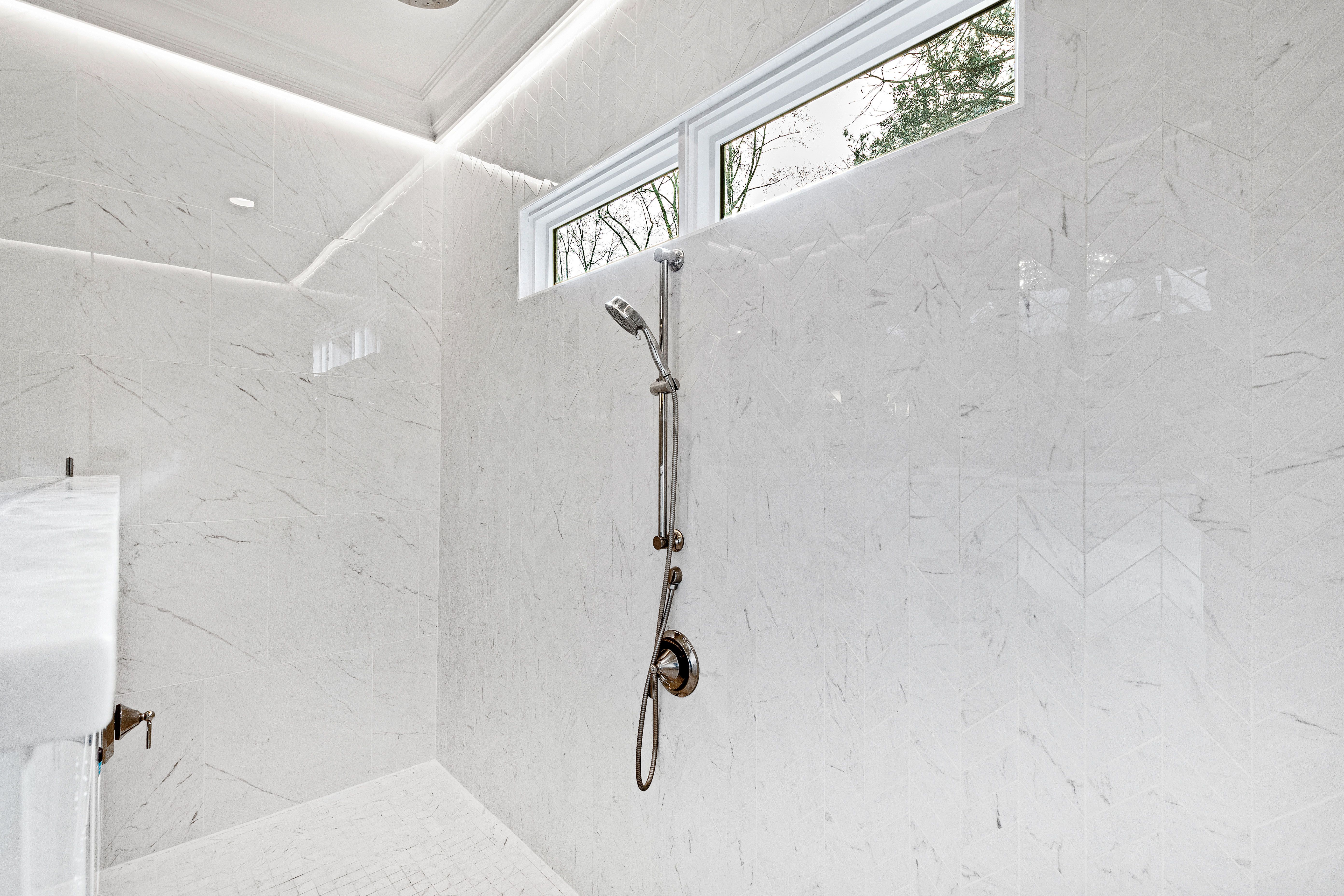 909 Lake Boone Trail 