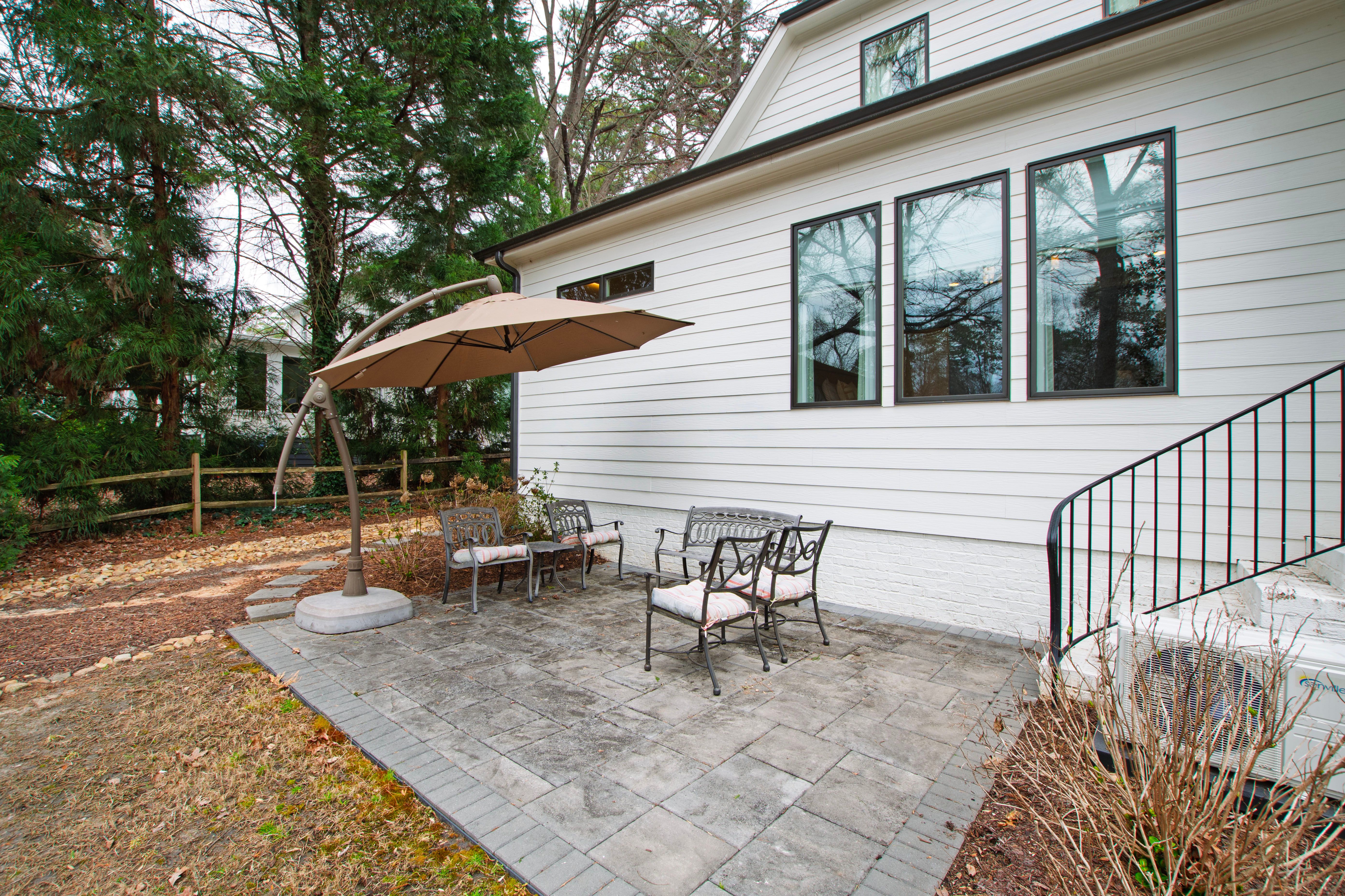 909 Lake Boone Trail 