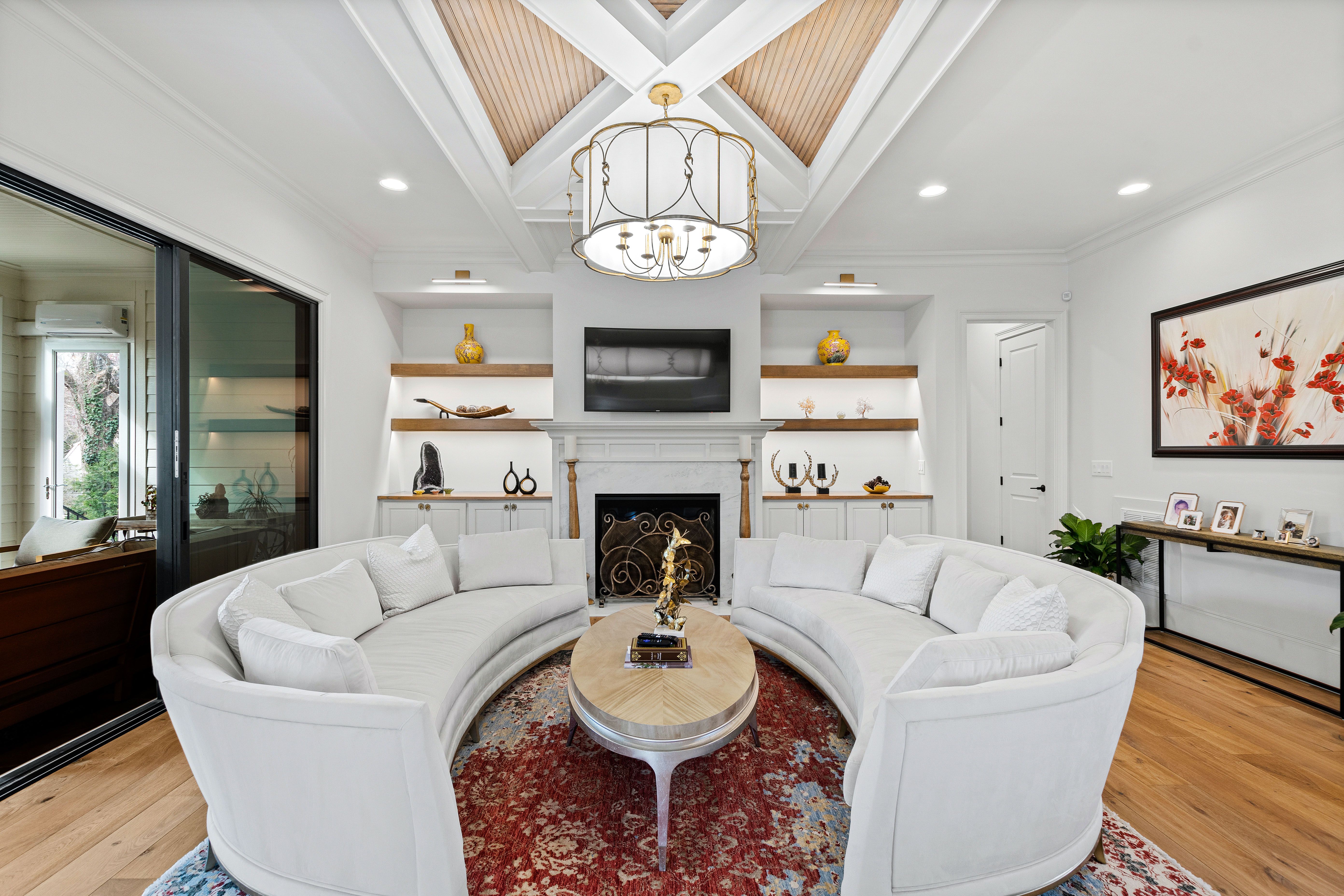 909 Lake Boone Trail 