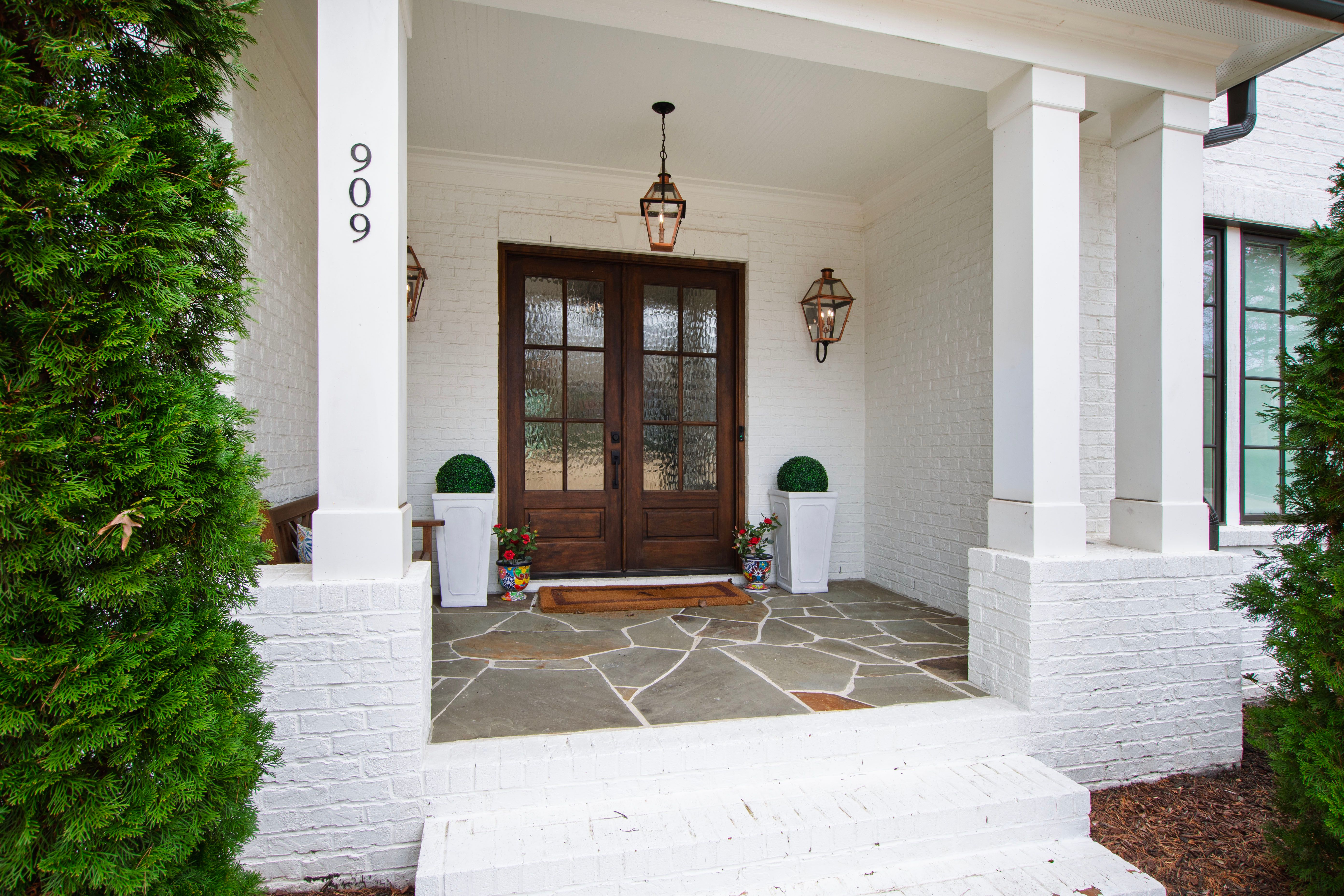 909 Lake Boone Trail 