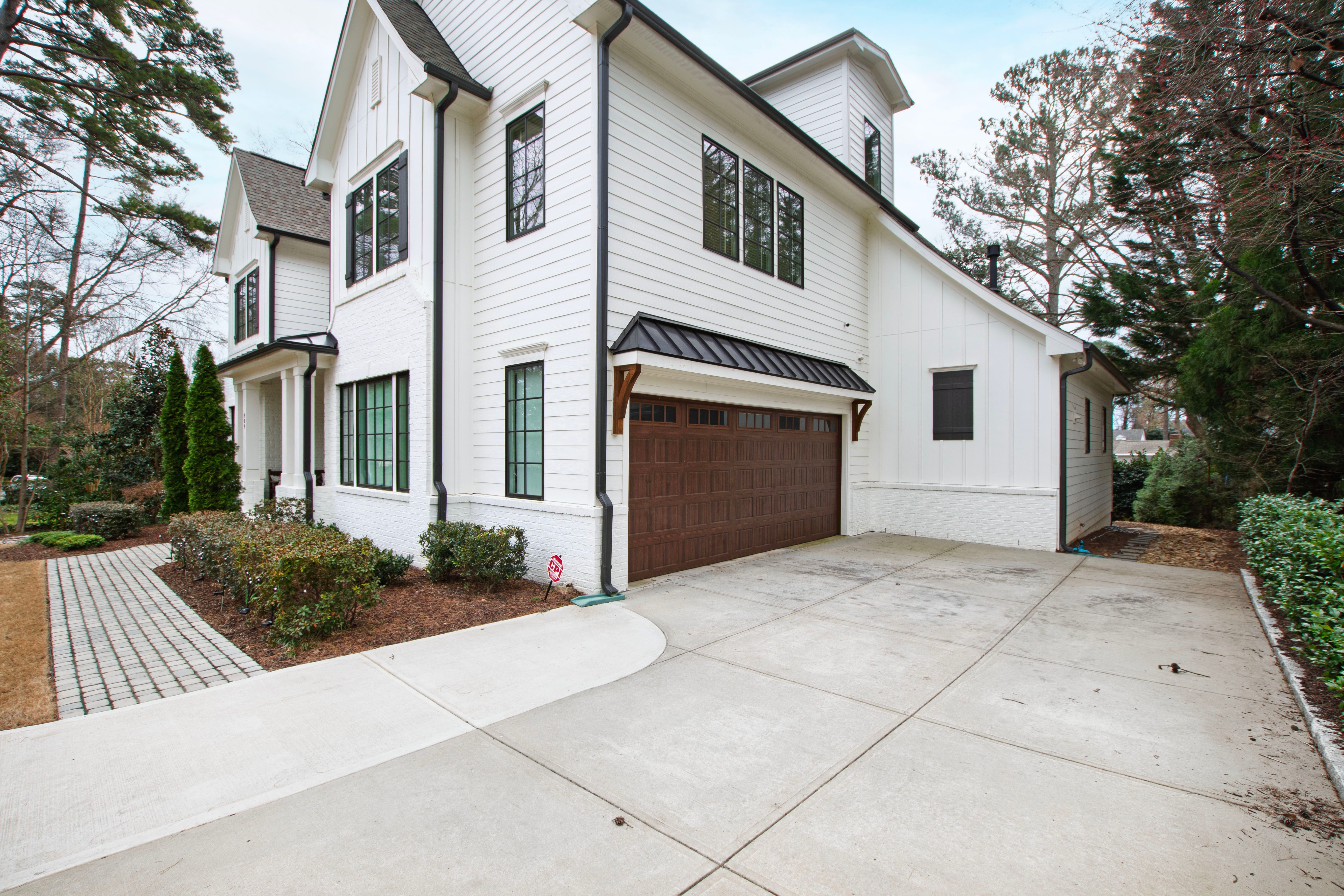 909 Lake Boone Trail 