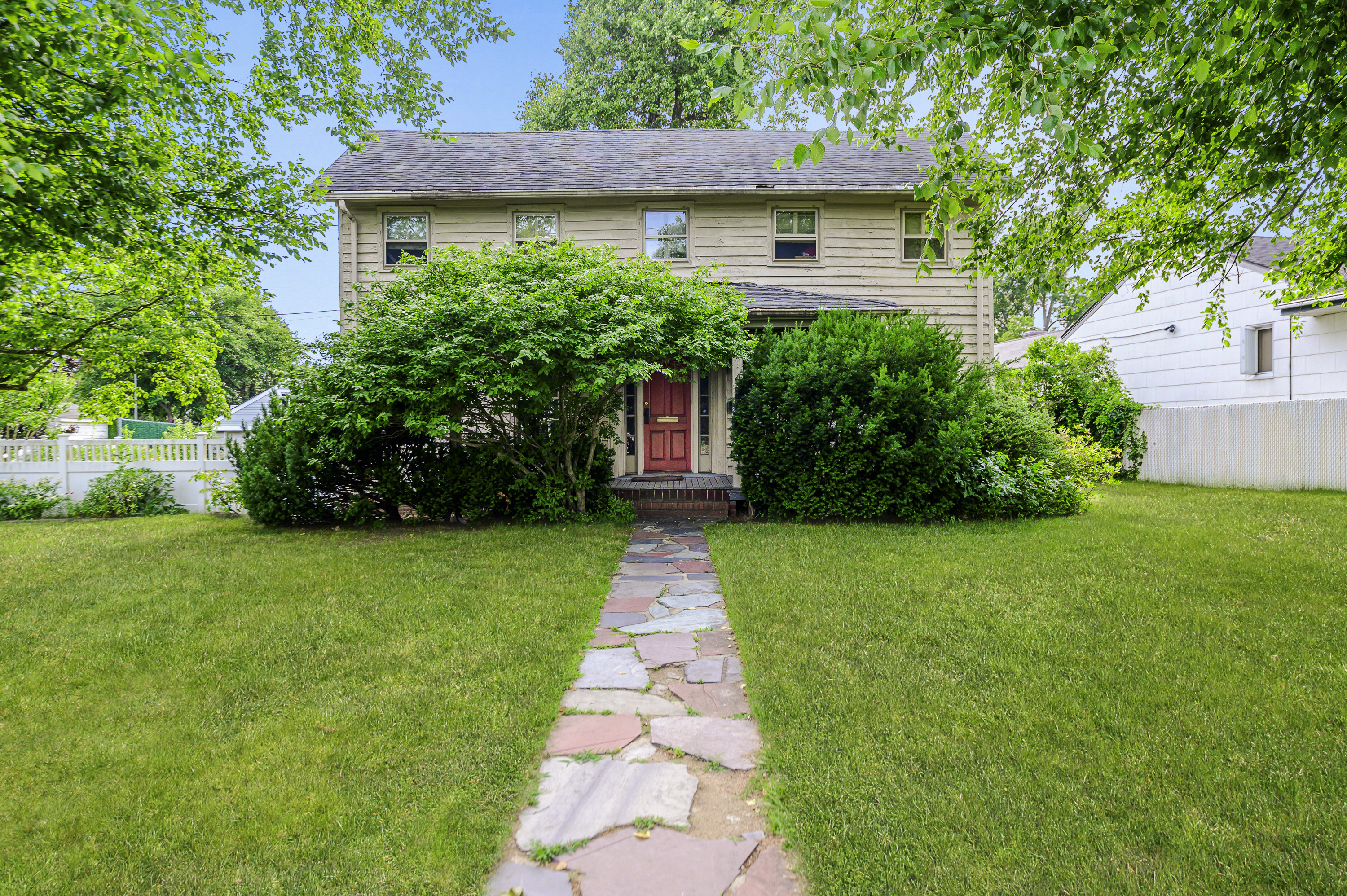 49 Hempstead Avenue