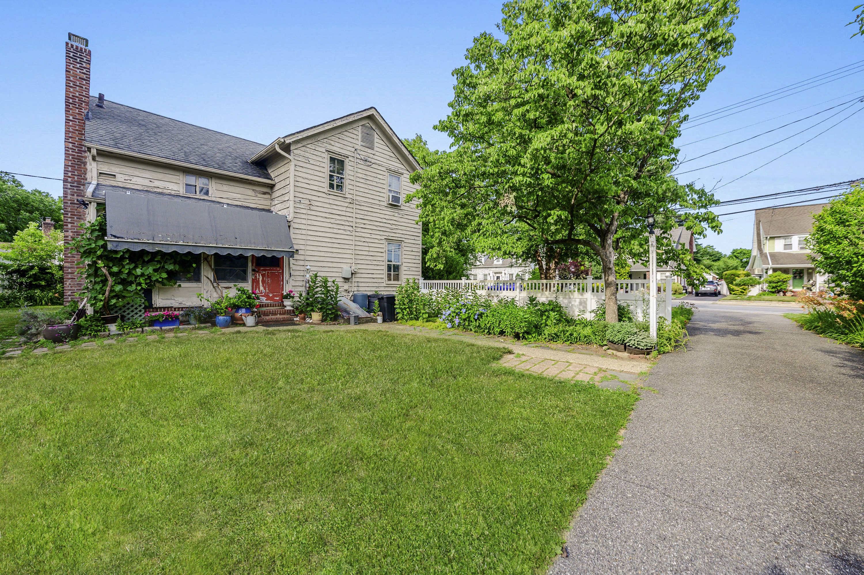 49 Hempstead Avenue