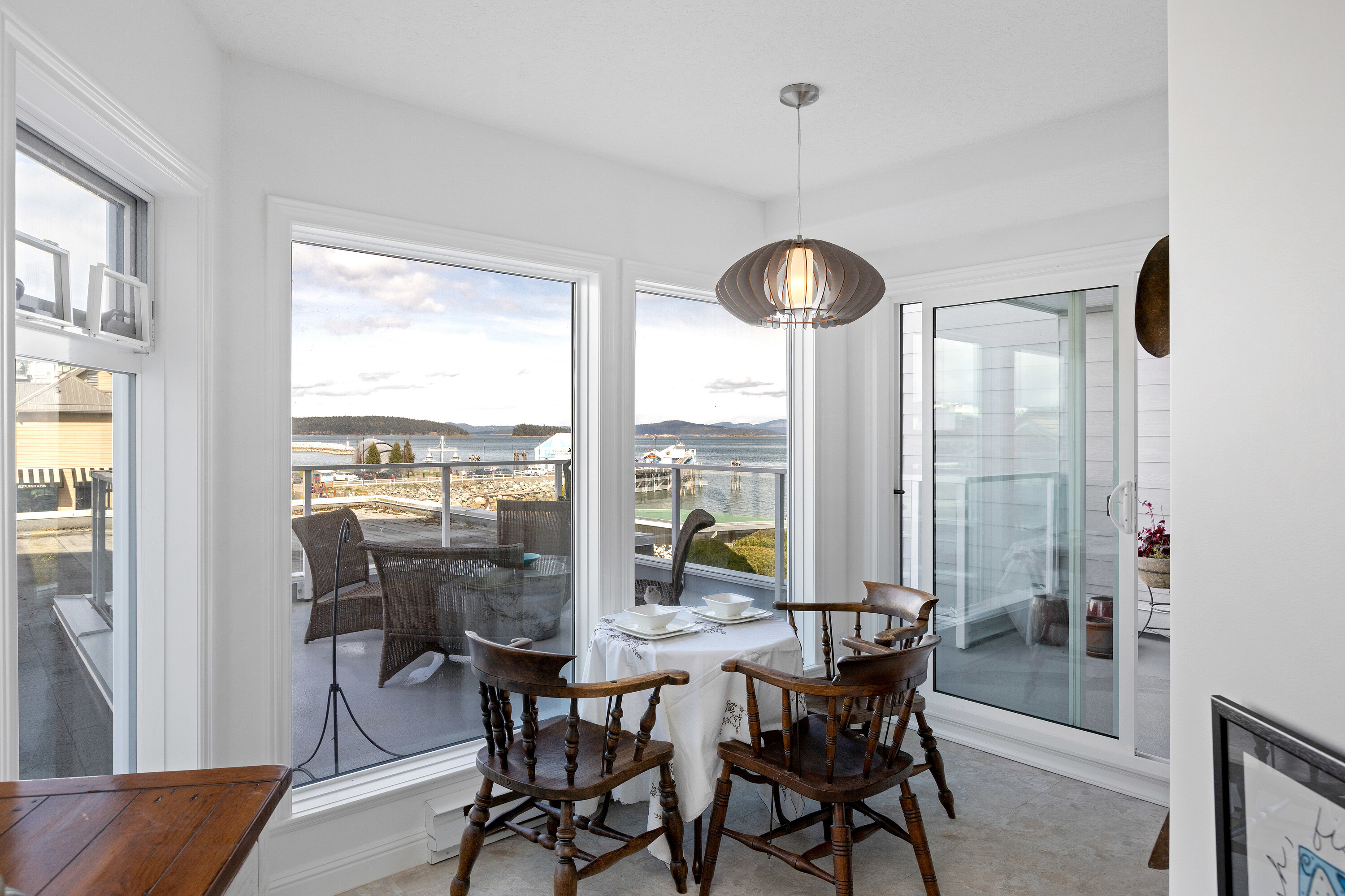 202-2550 Bevan Avenue