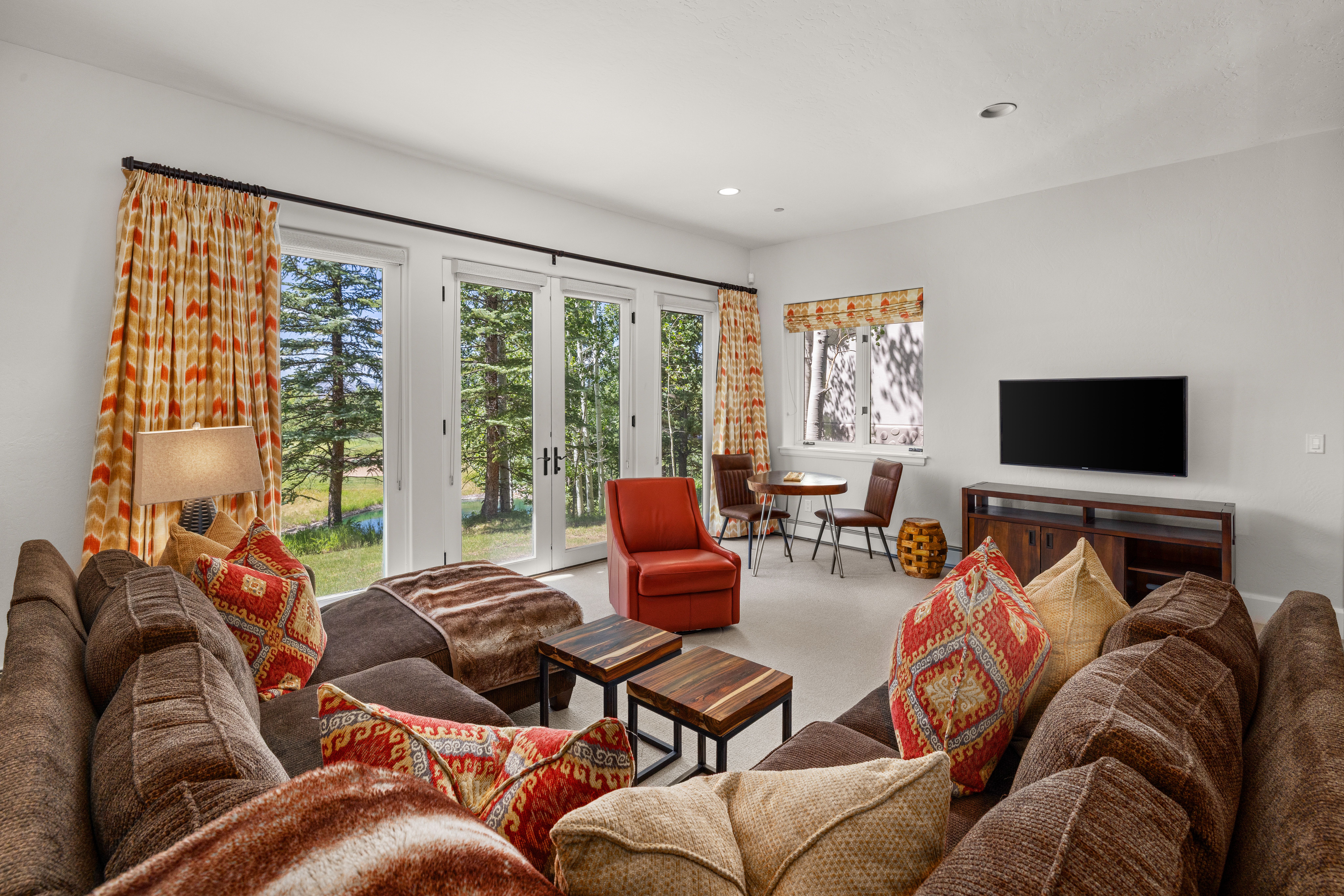 447 Kensington Dr 