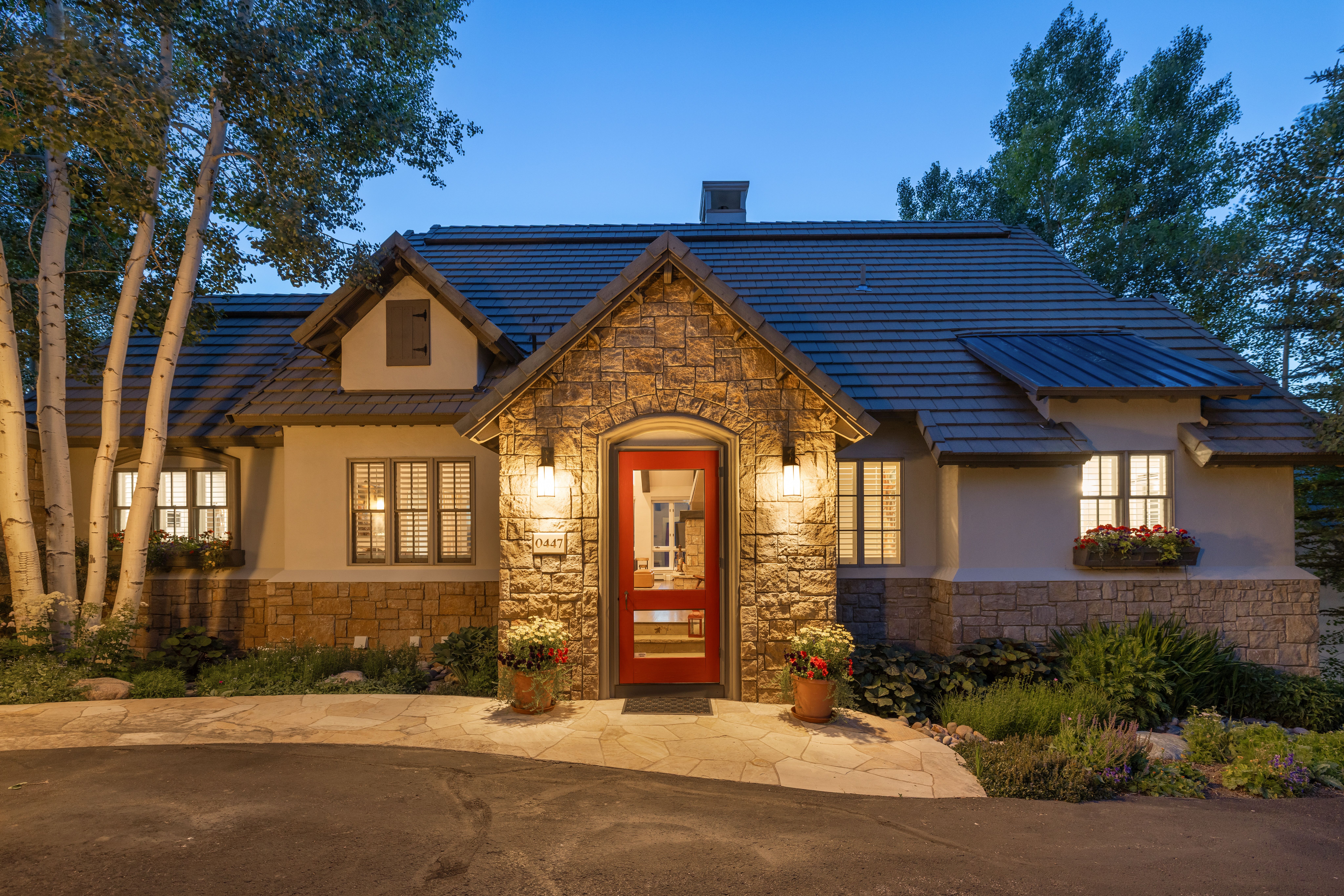 447 Kensington Dr 