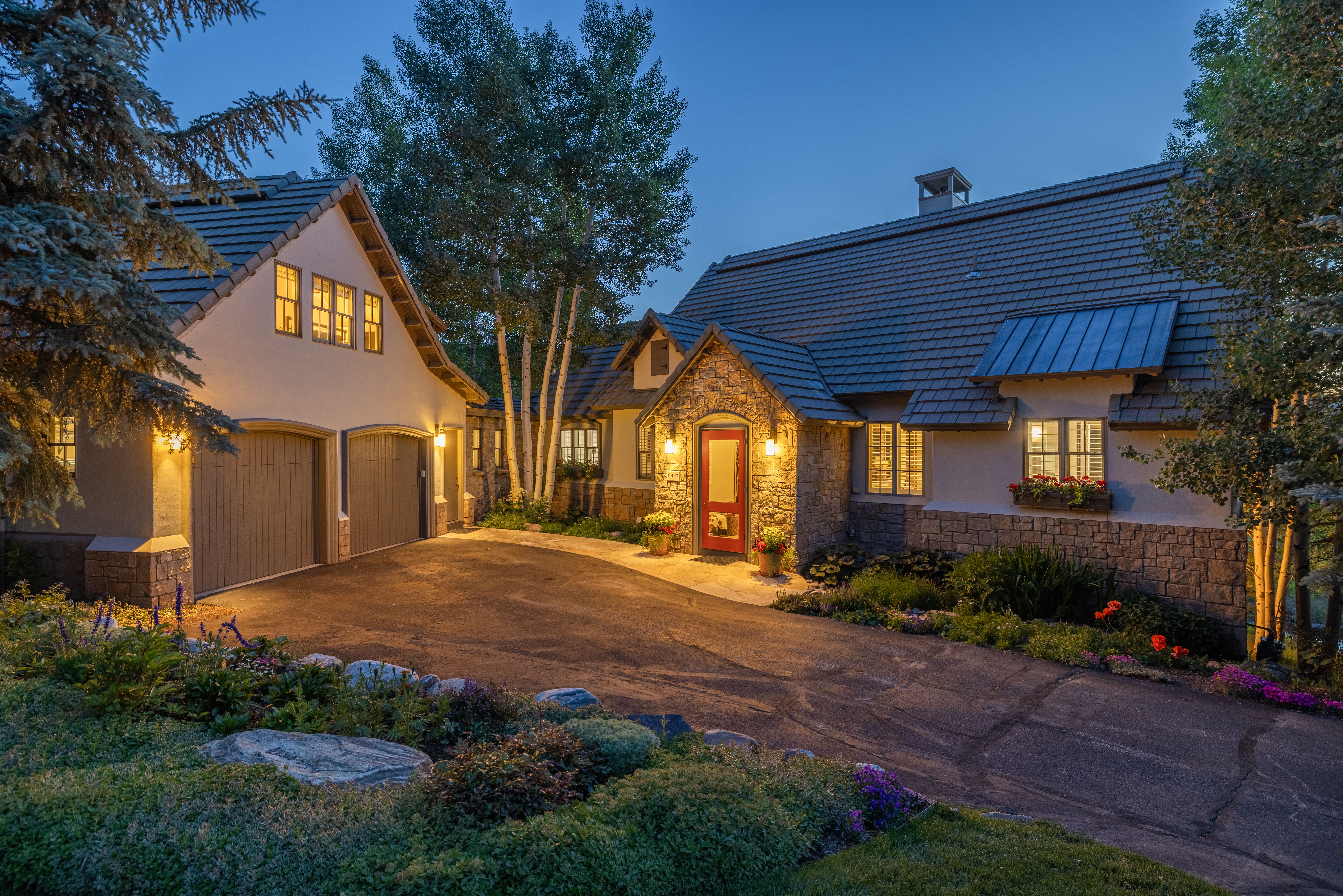 447 Kensington Dr 