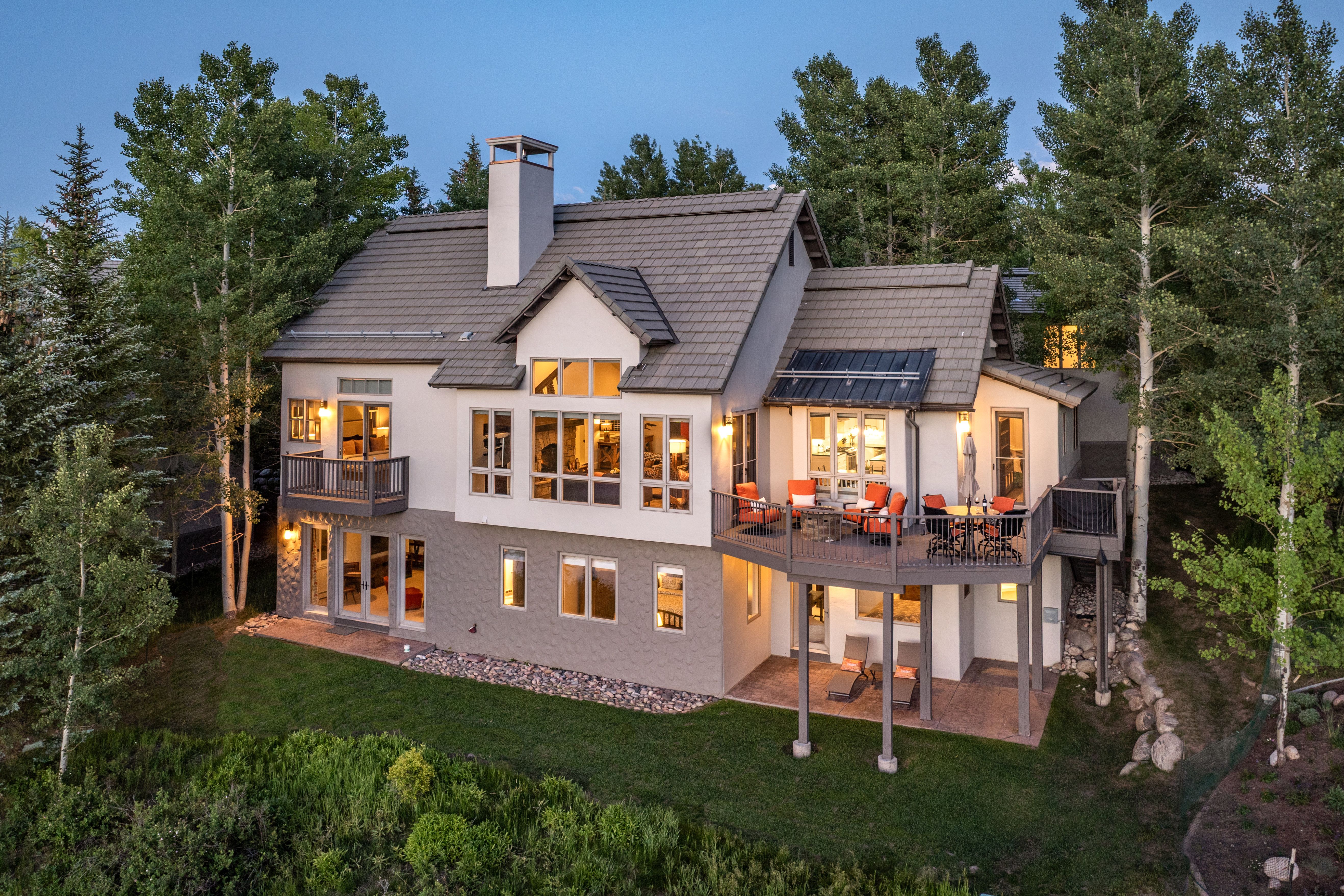 447 Kensington Dr 