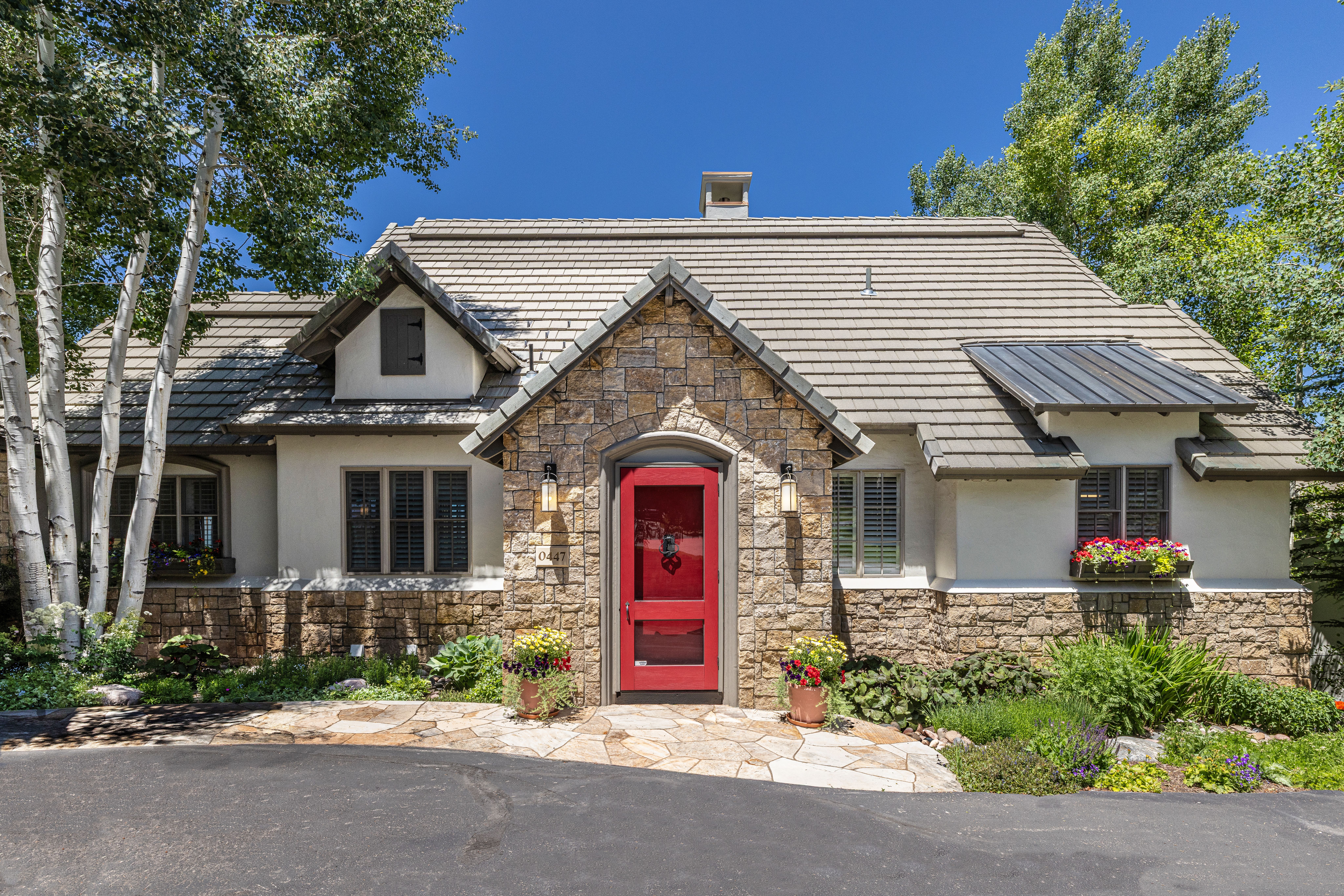 447 Kensington Dr 