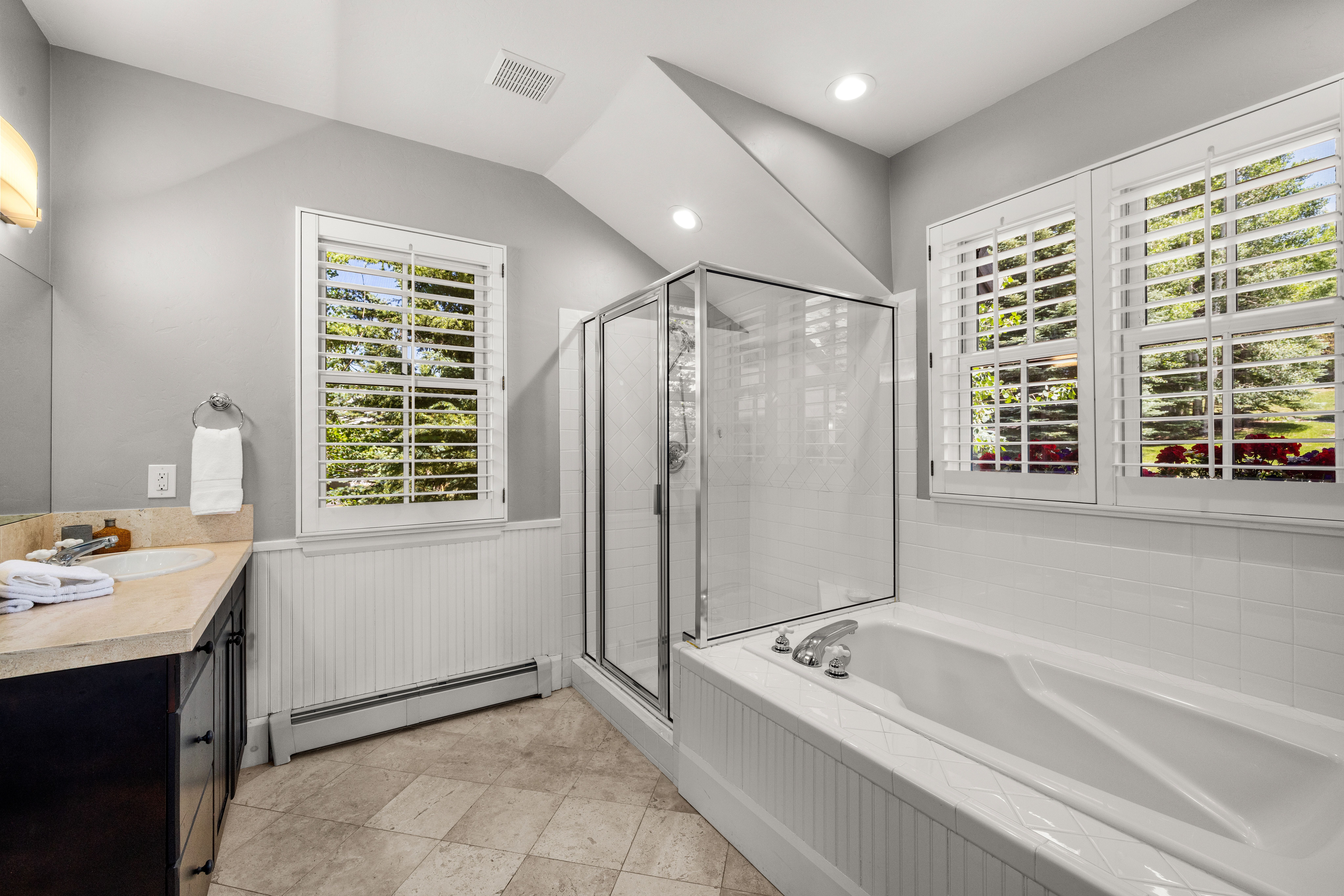 447 Kensington Dr 