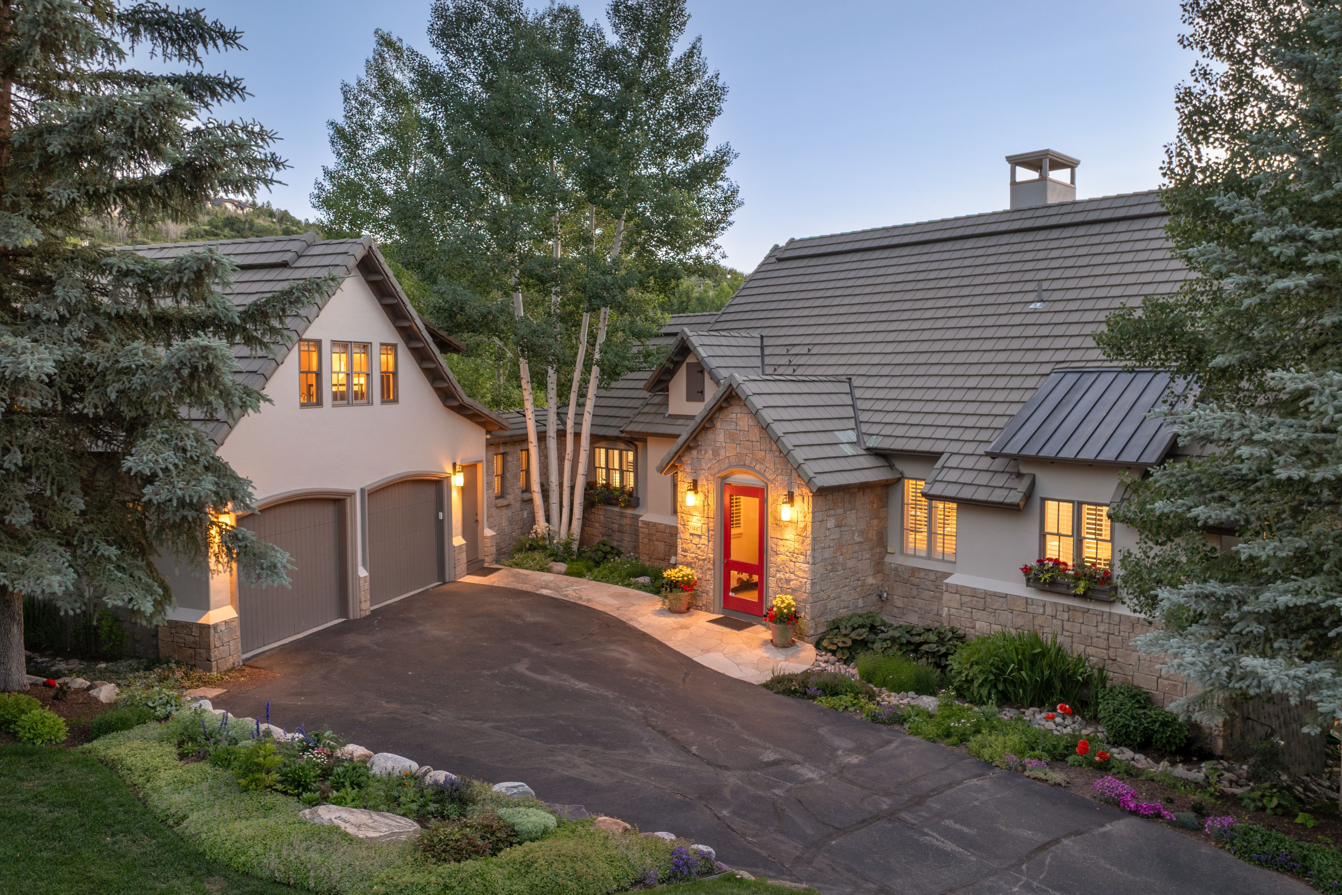 447 Kensington Dr 