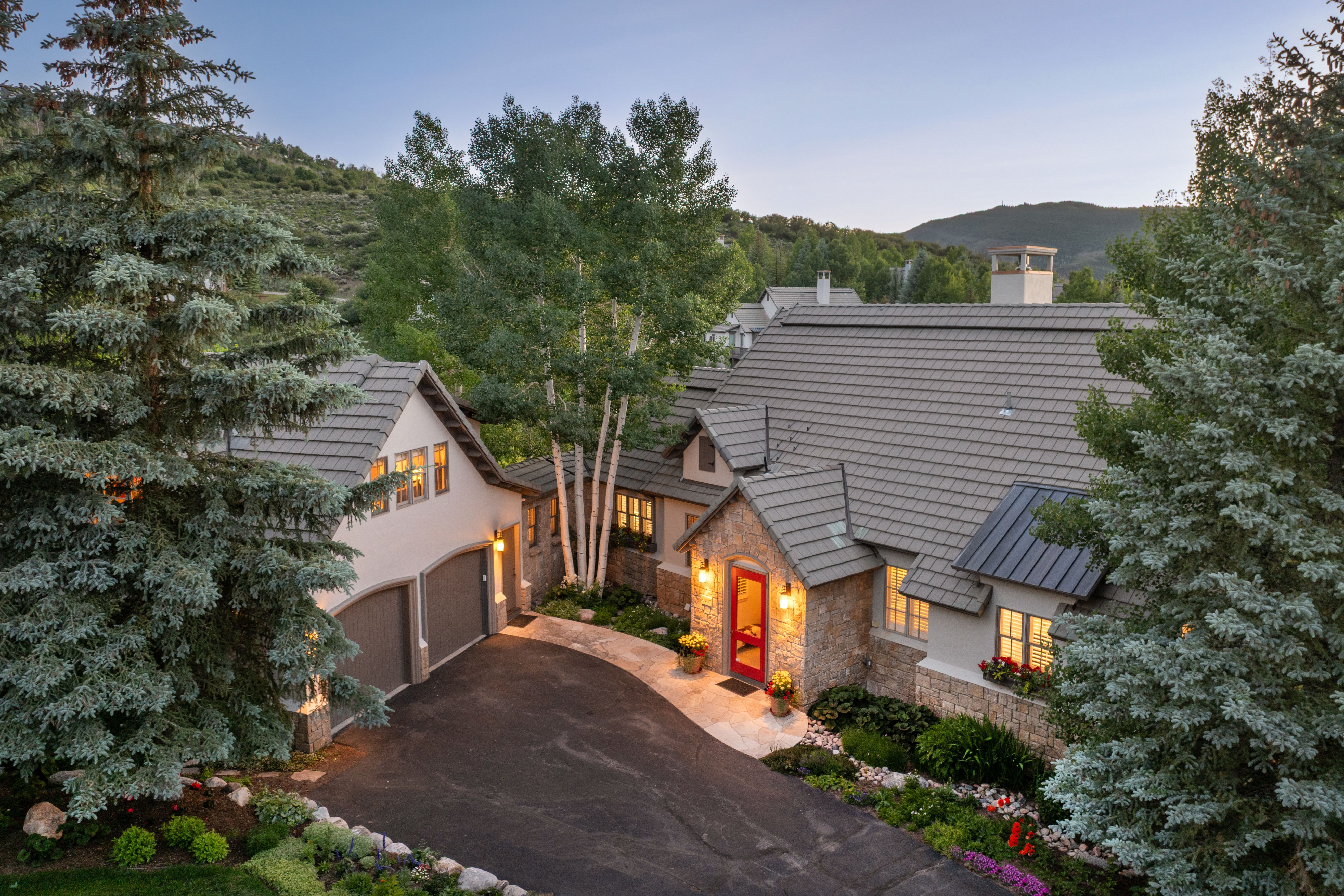447 Kensington Dr 