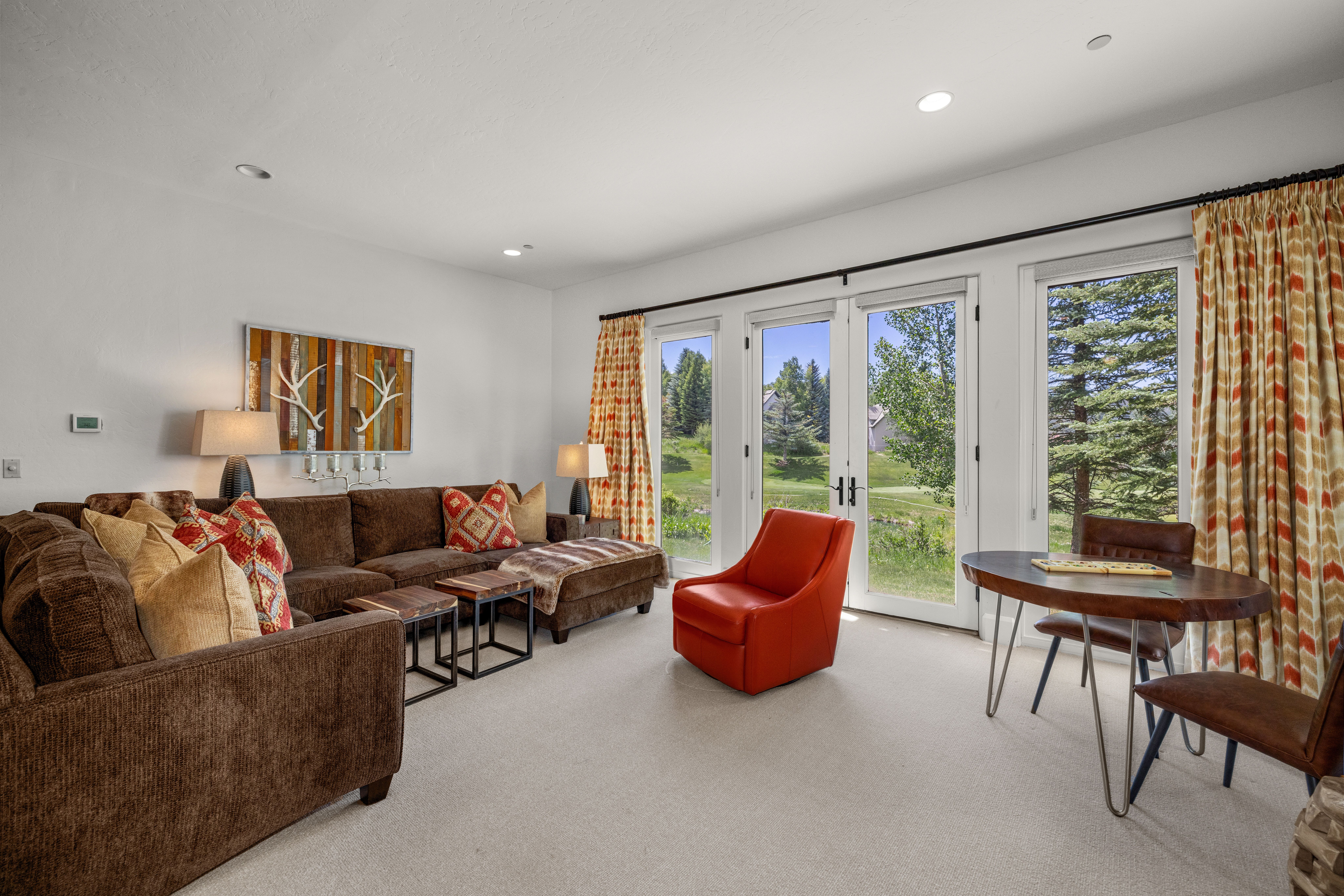 447 Kensington Dr 