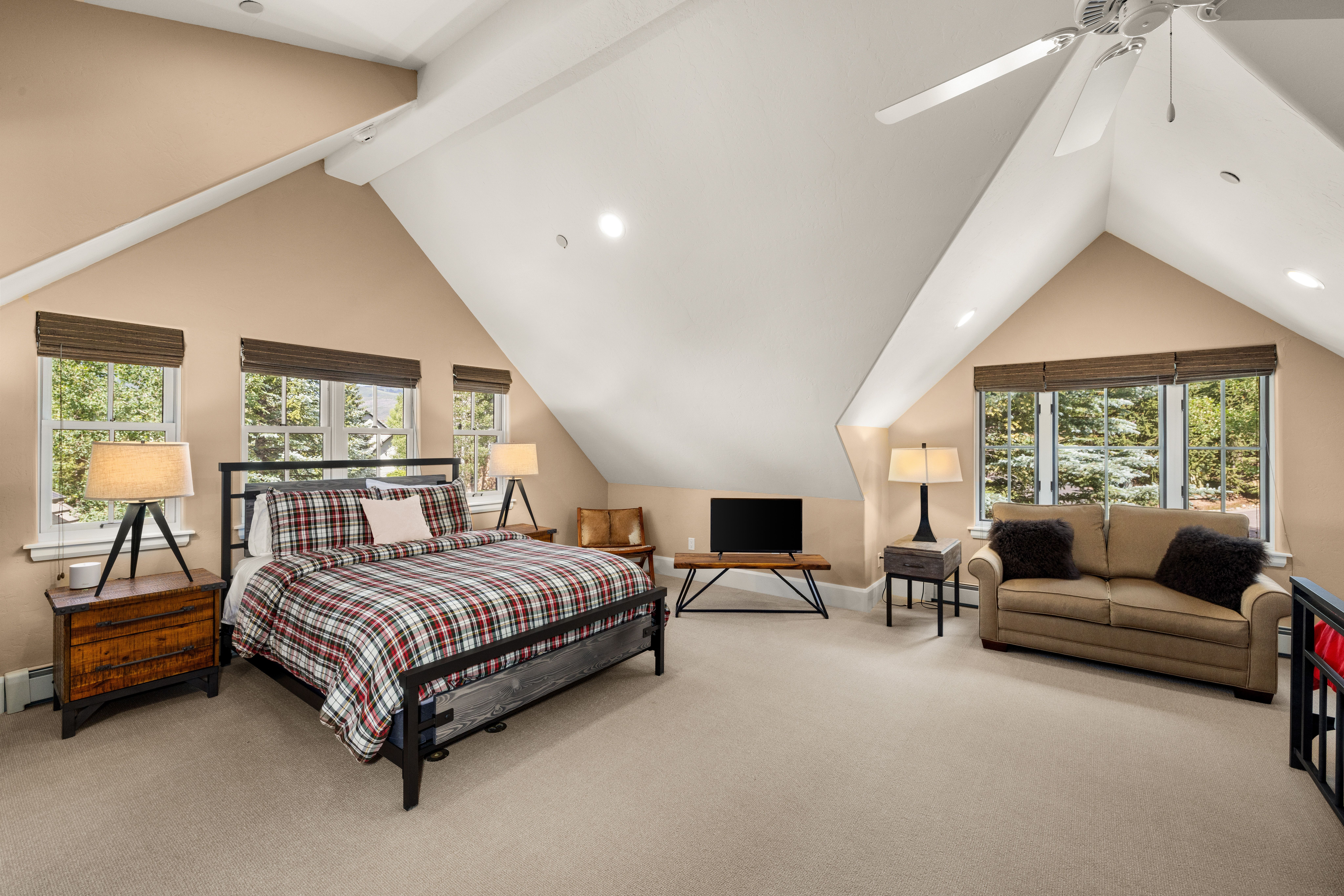 447 Kensington Dr 