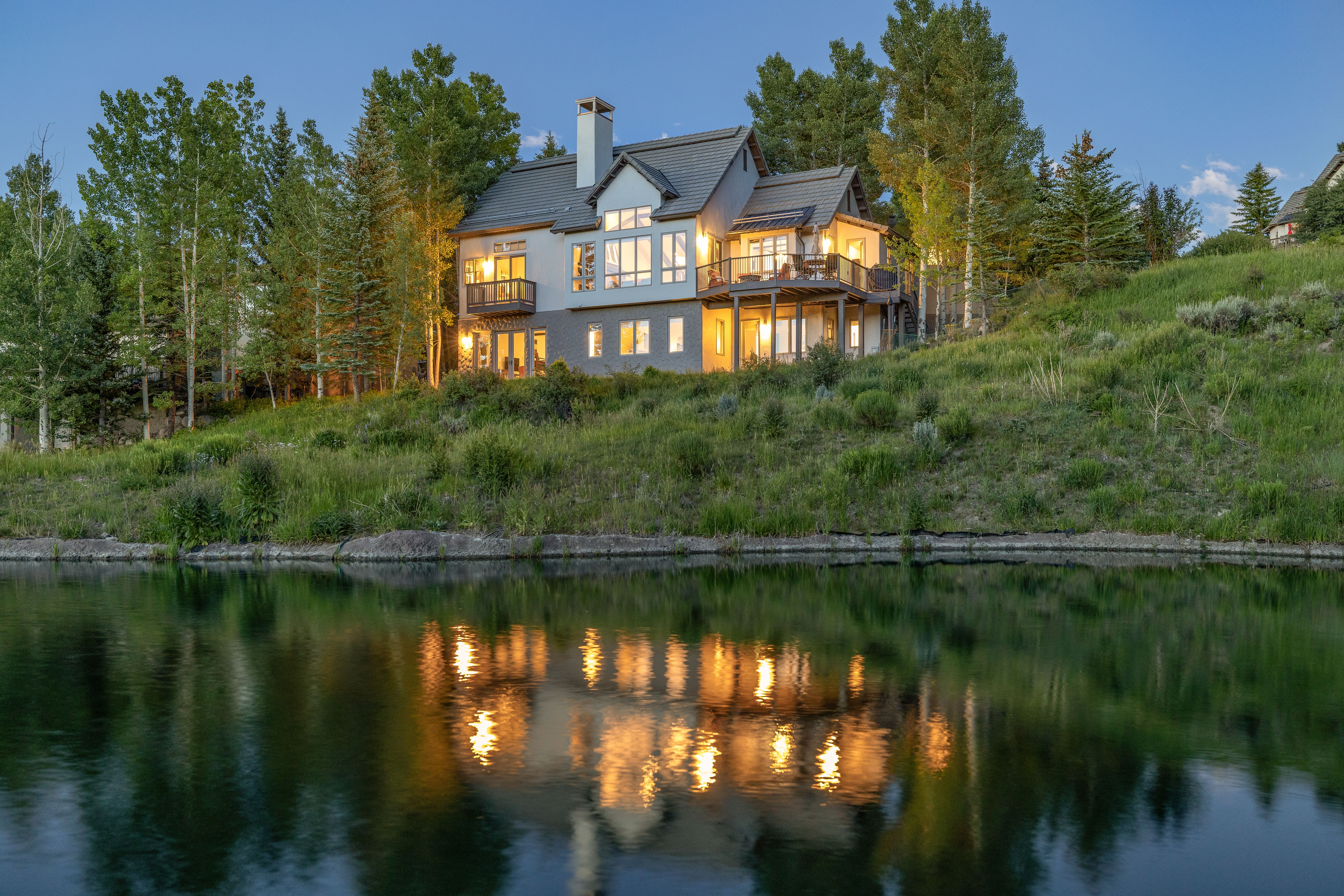 447 Kensington Dr 