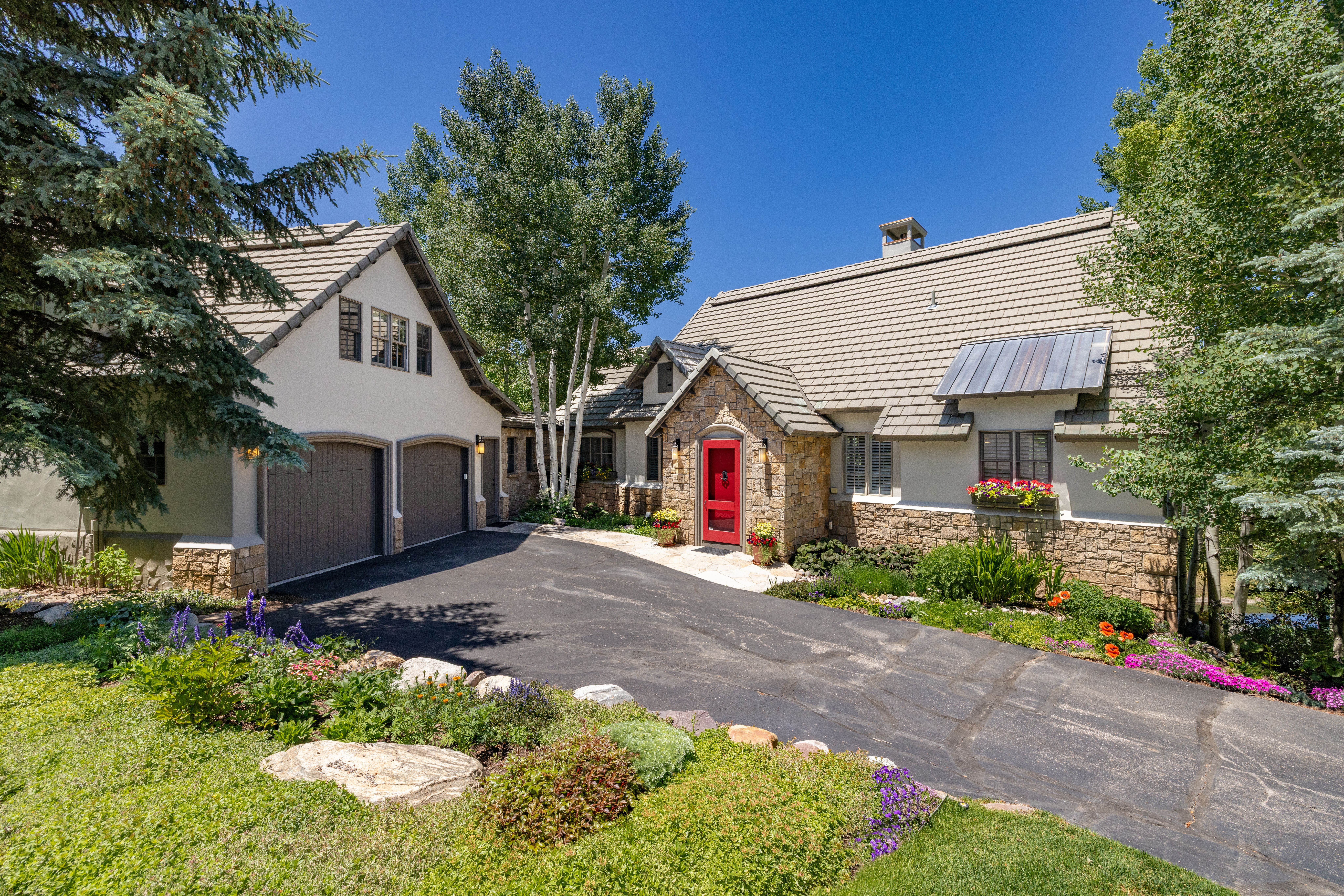 447 Kensington Dr 