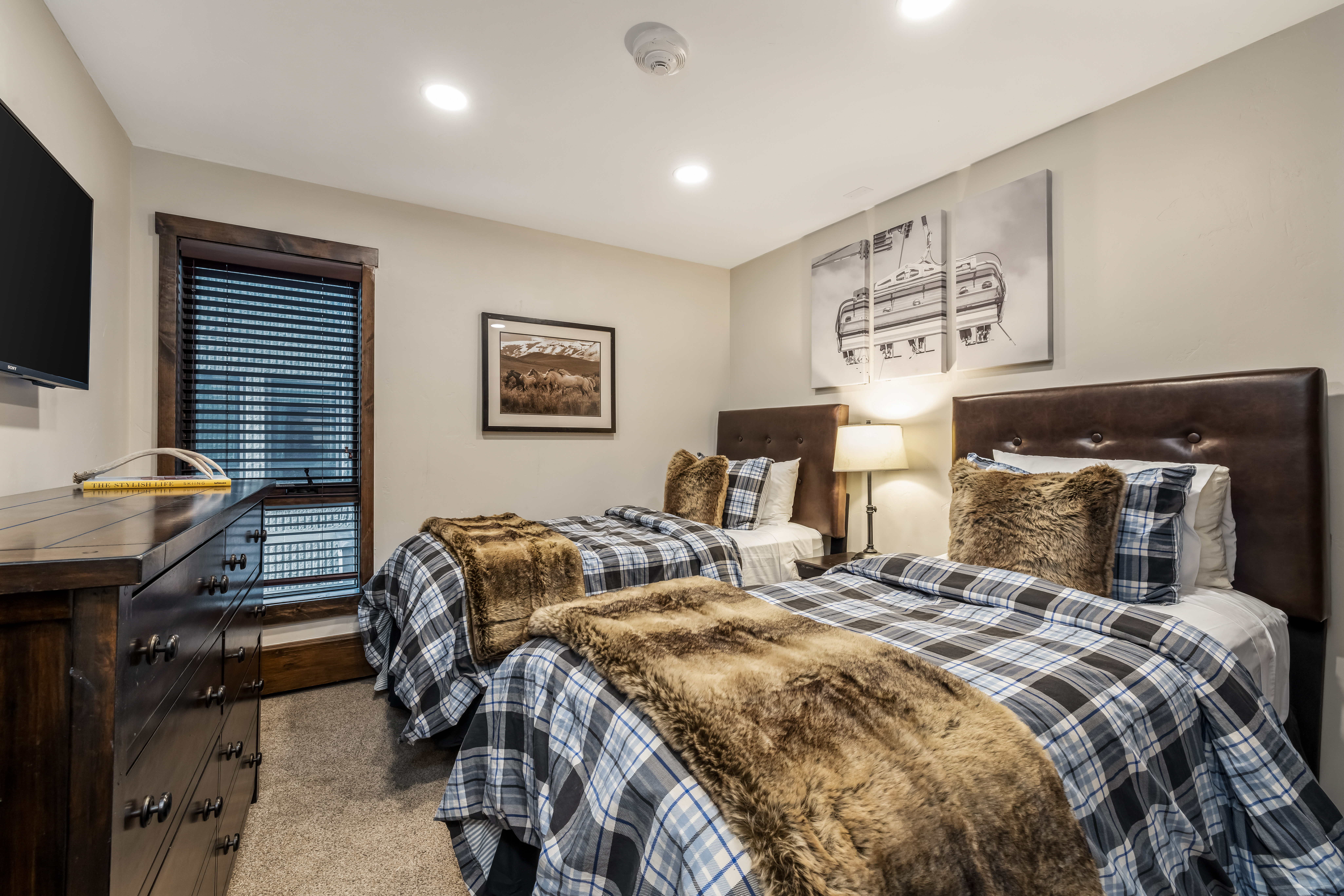 521 E Lionshead Circle Unit# # 405