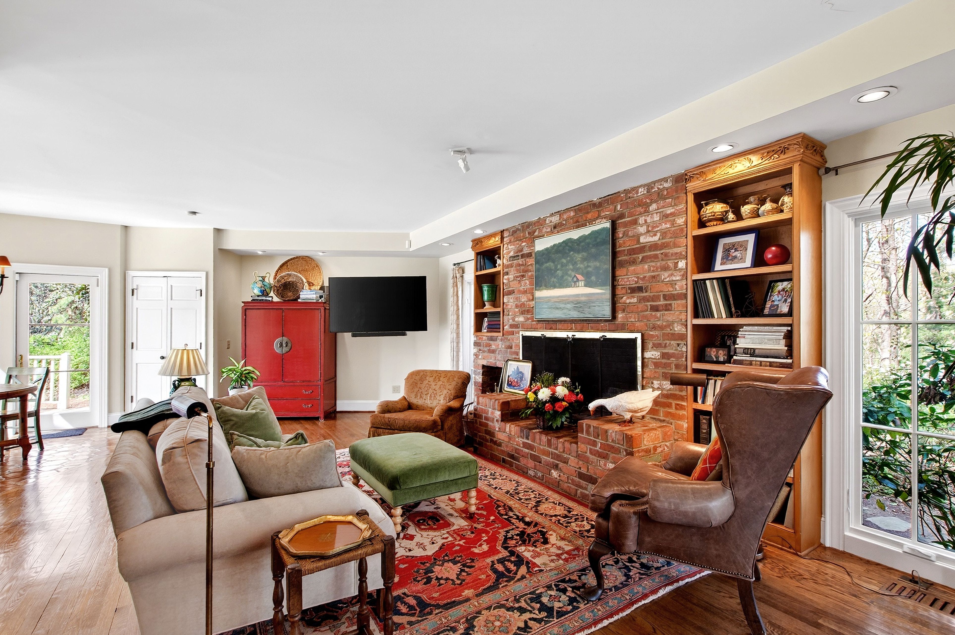 223 Hillcrest Circle 