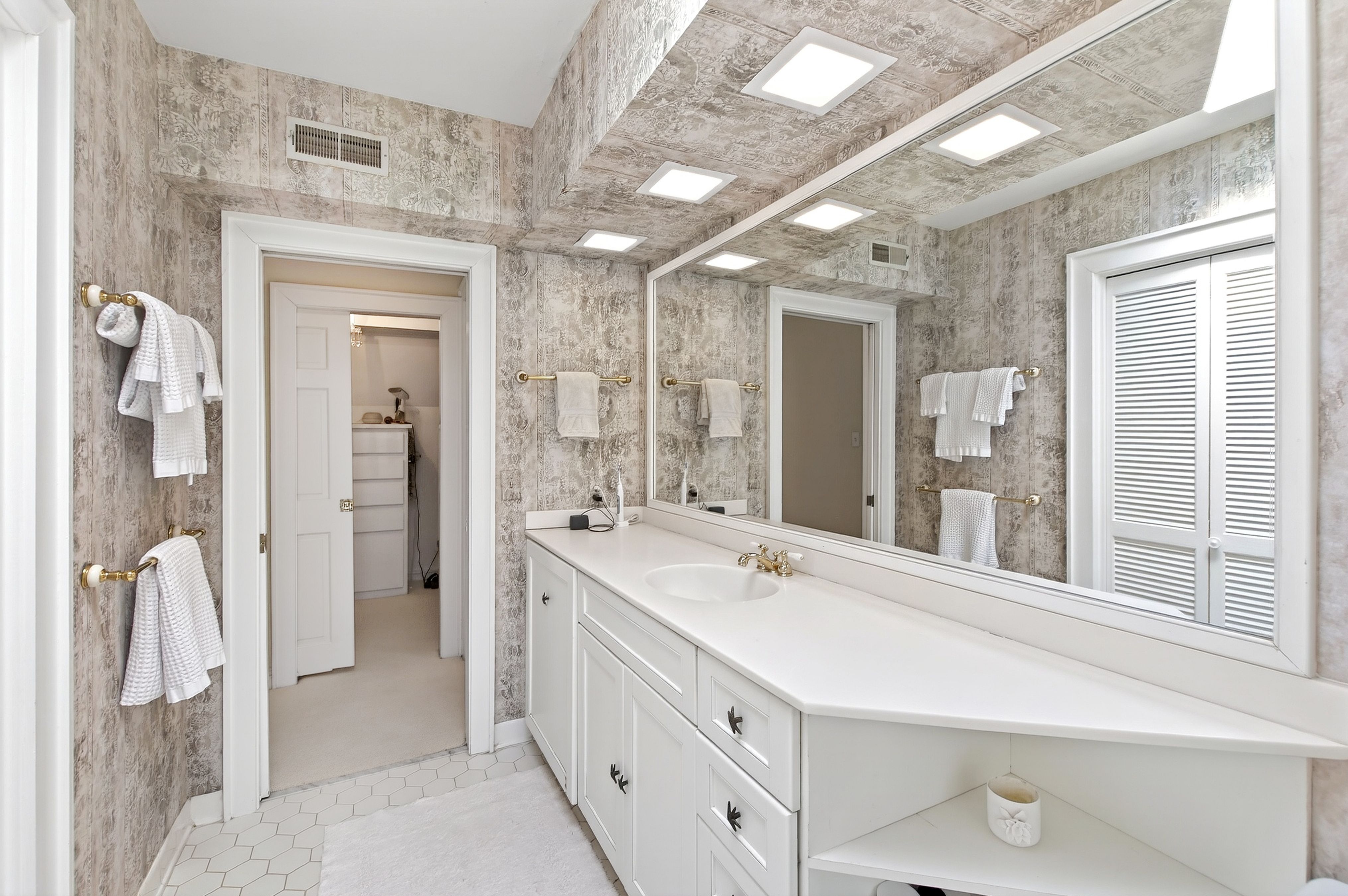 223 Hillcrest Circle 