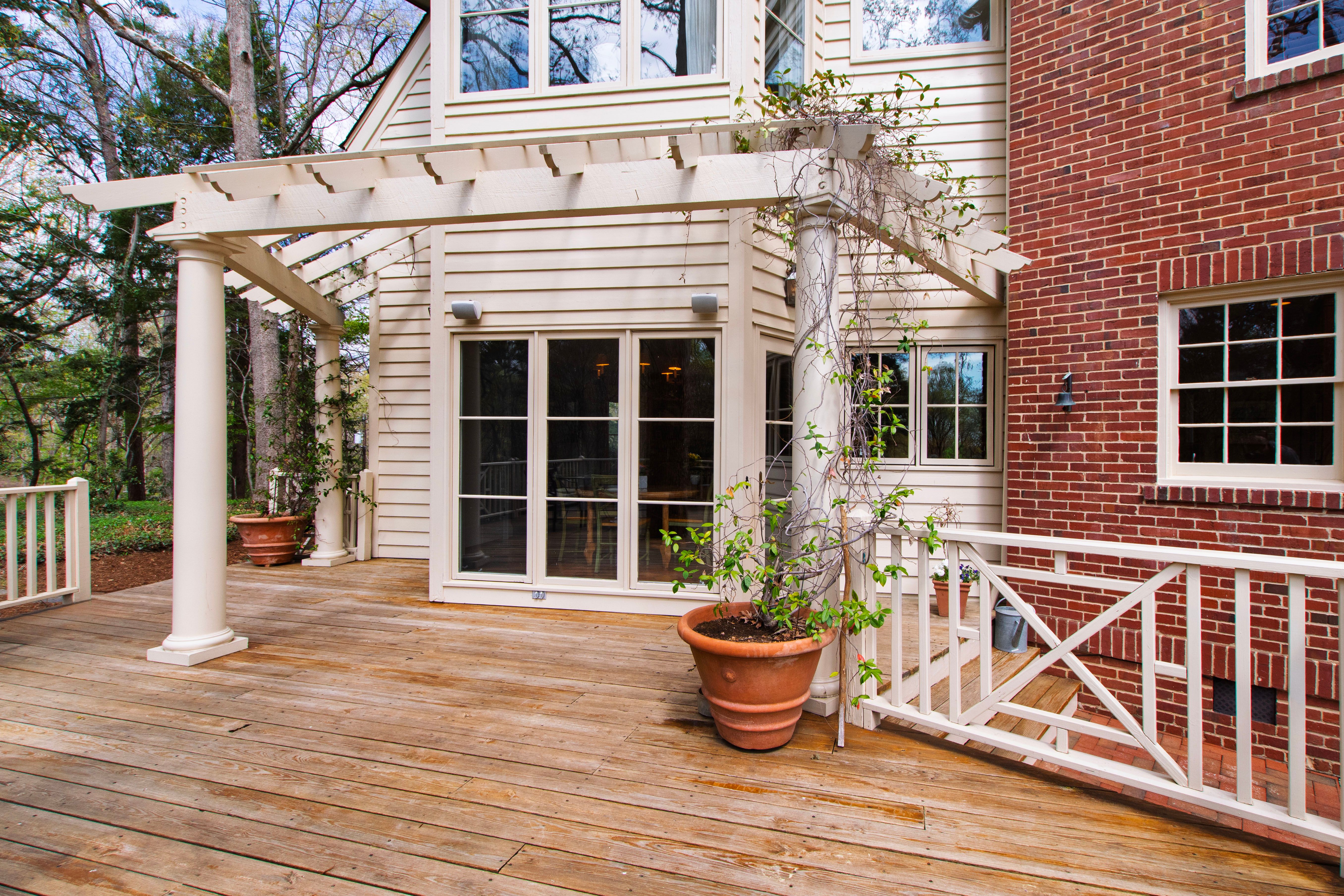 223 Hillcrest Circle 