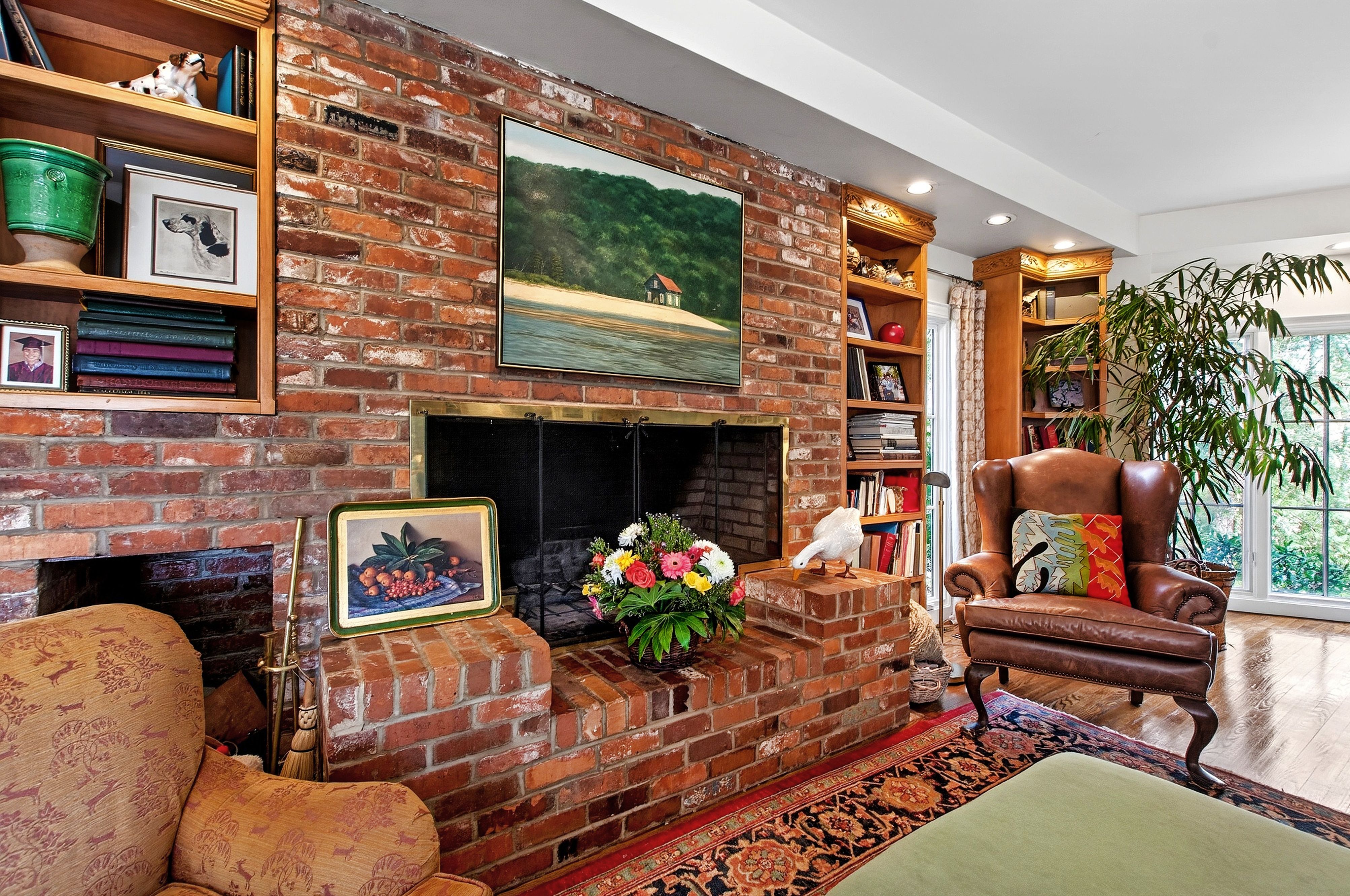 223 Hillcrest Circle 