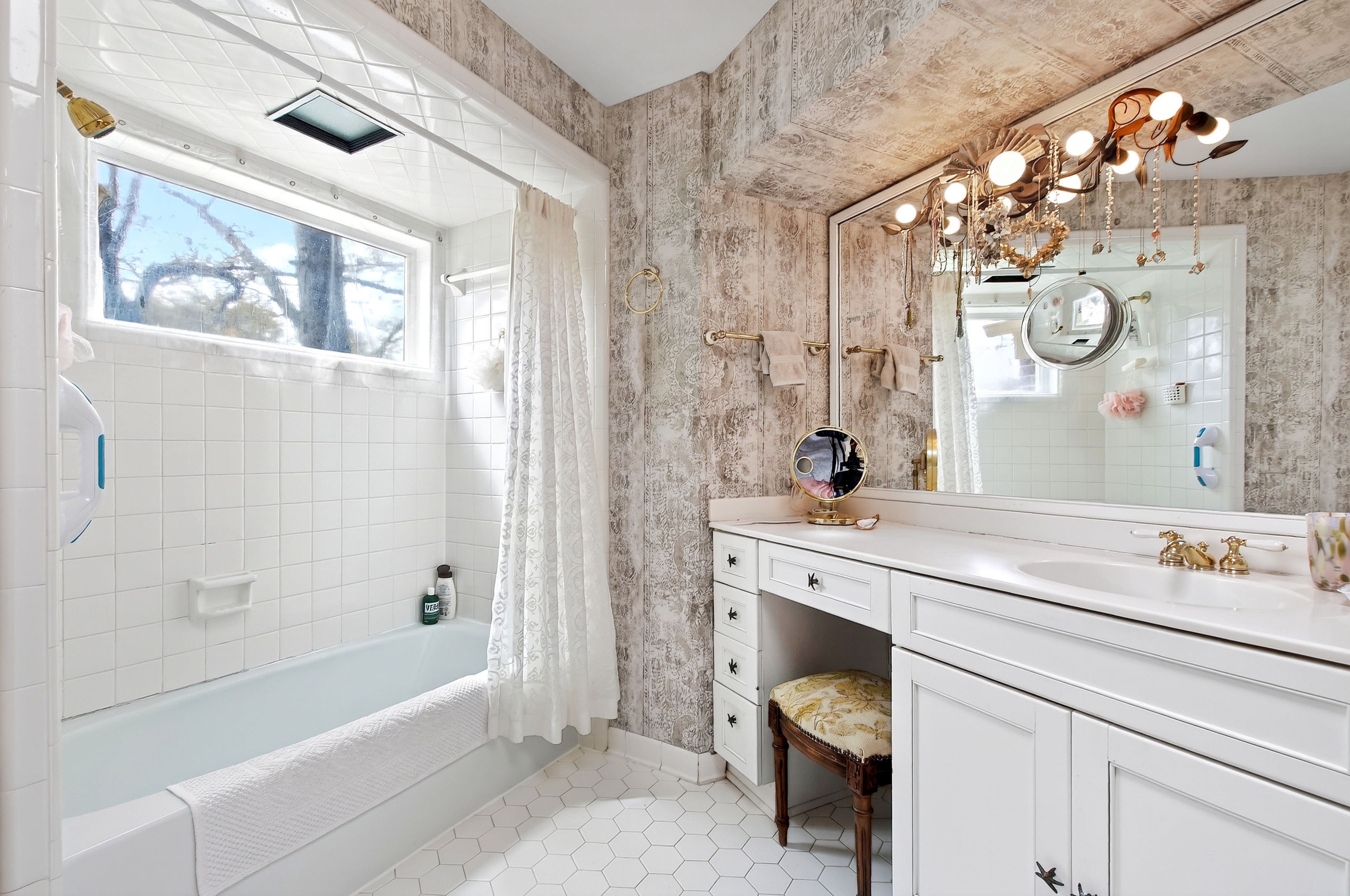 223 Hillcrest Circle 