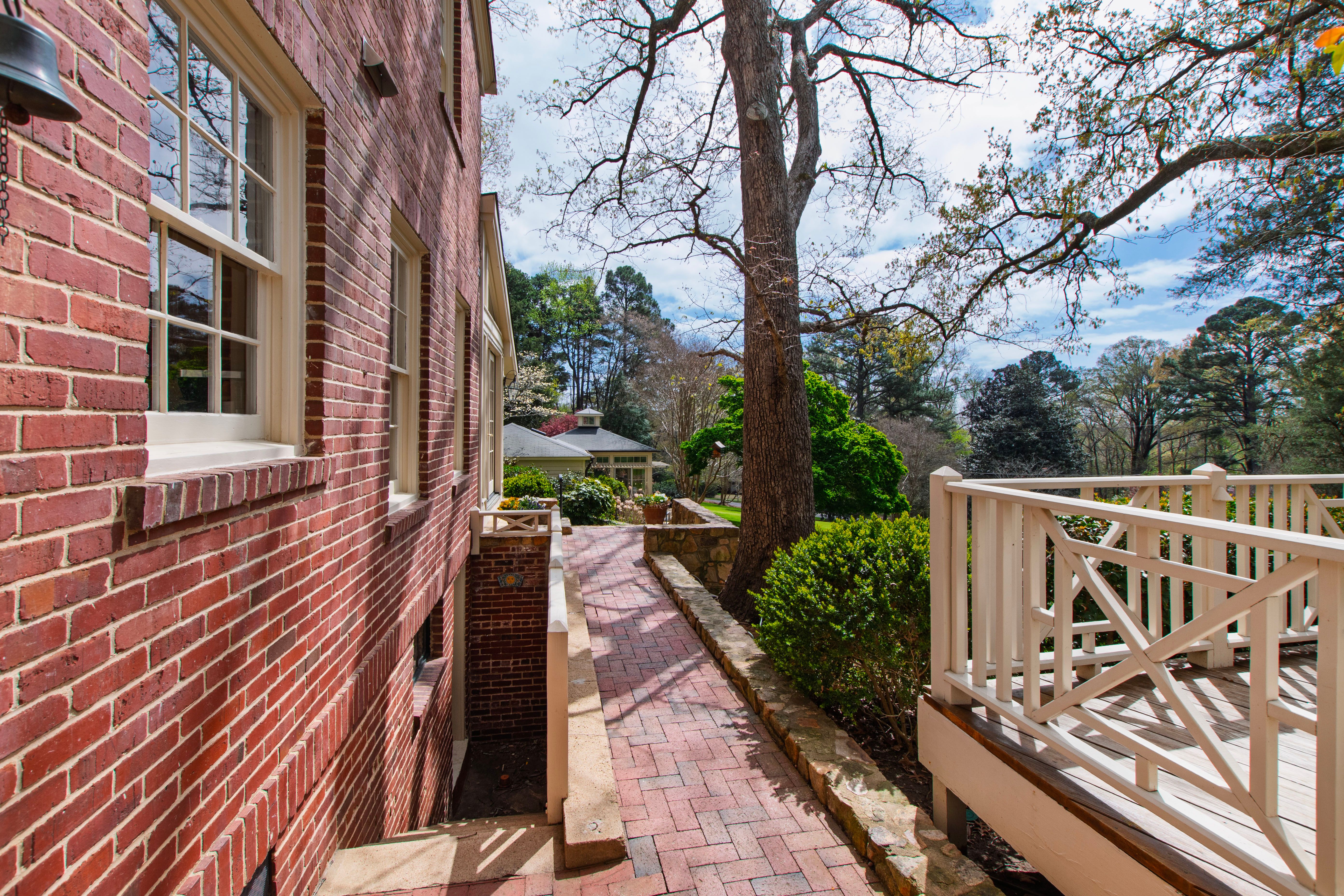 223 Hillcrest Circle 