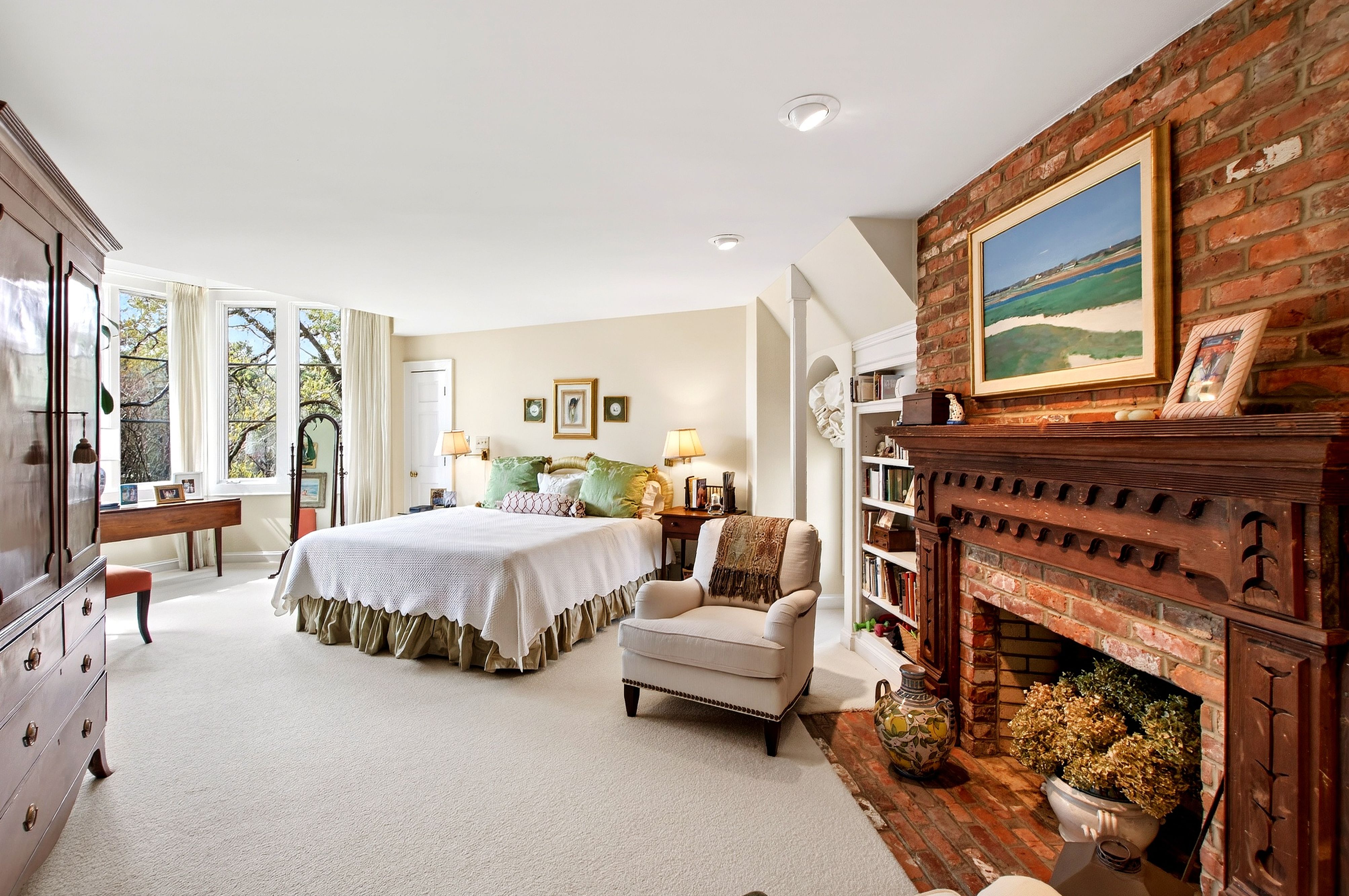 223 Hillcrest Circle 