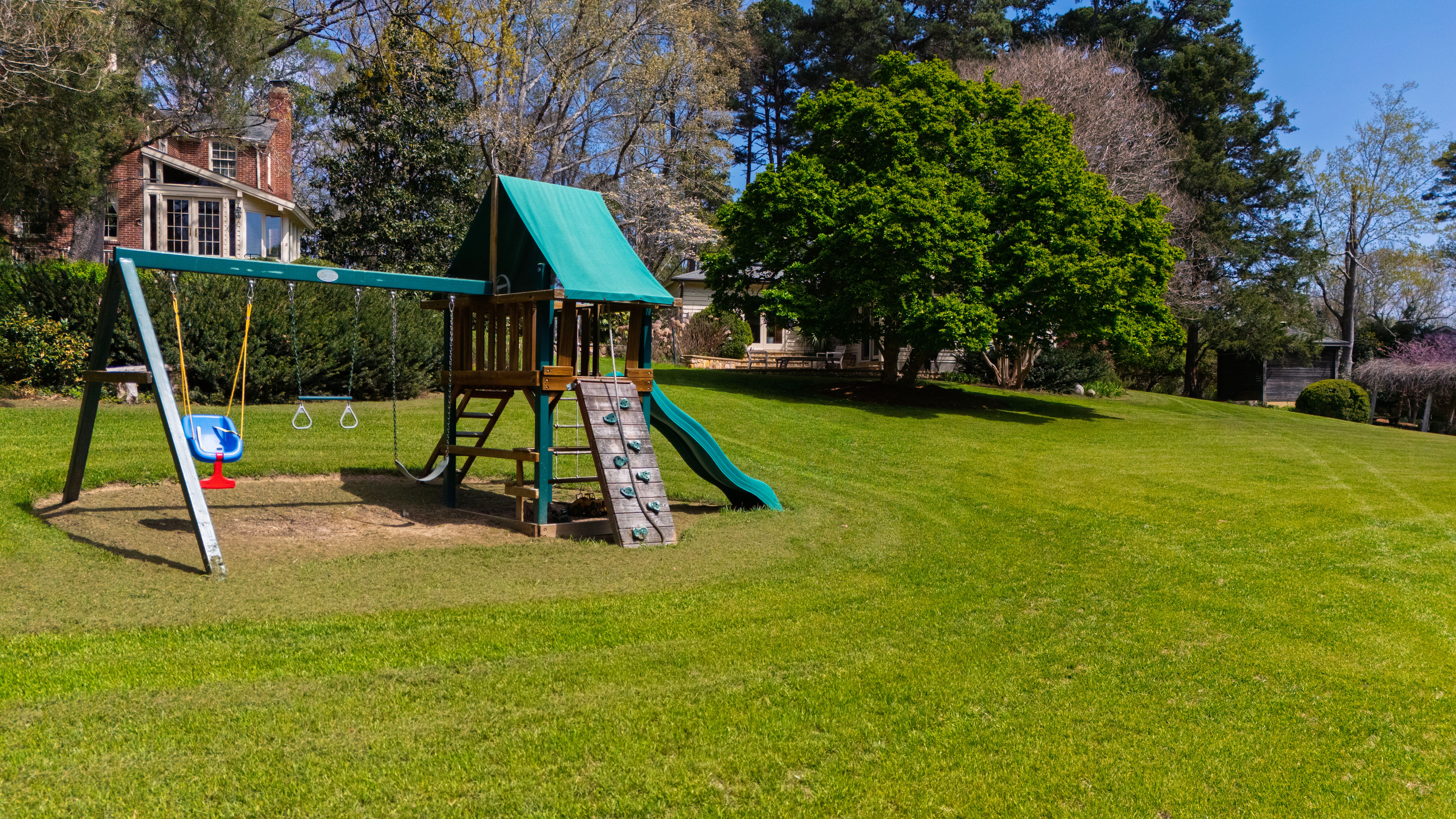 223 Hillcrest Circle 