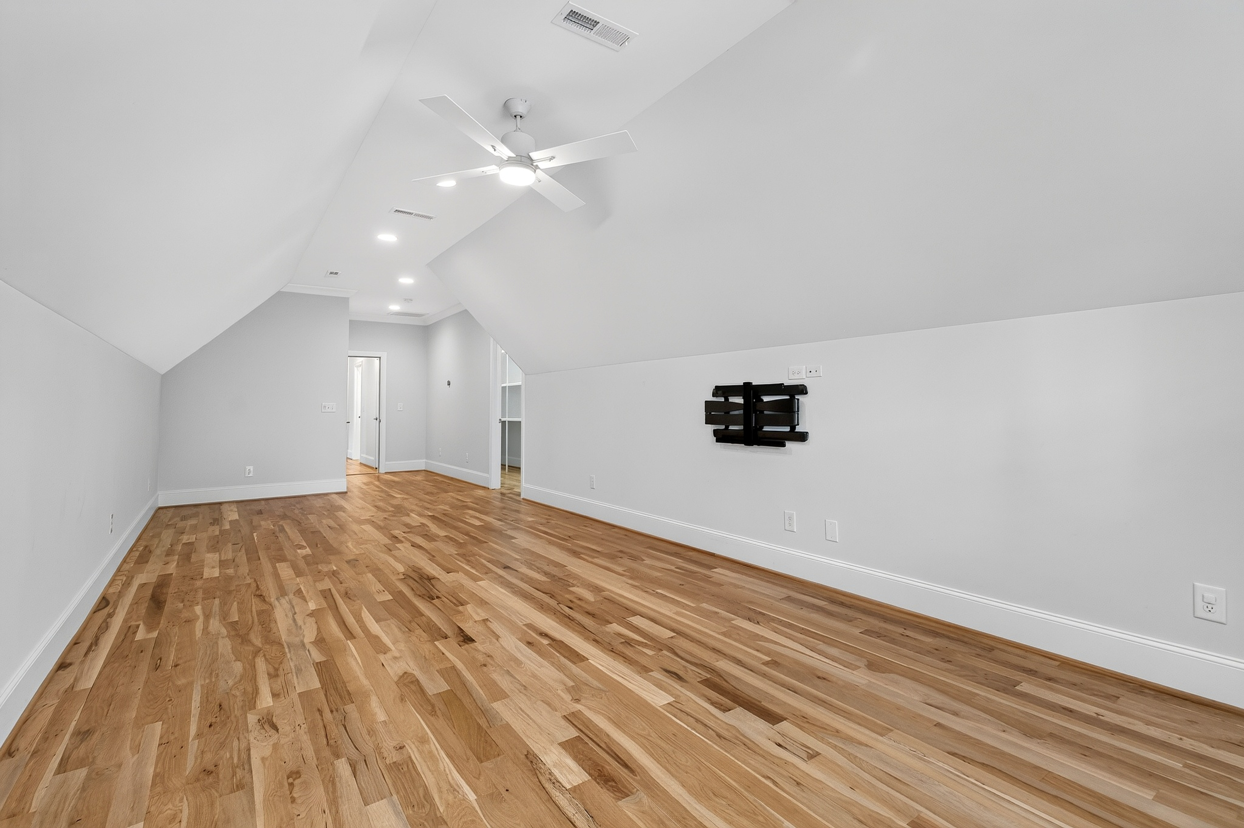 911 Canterbury Road 