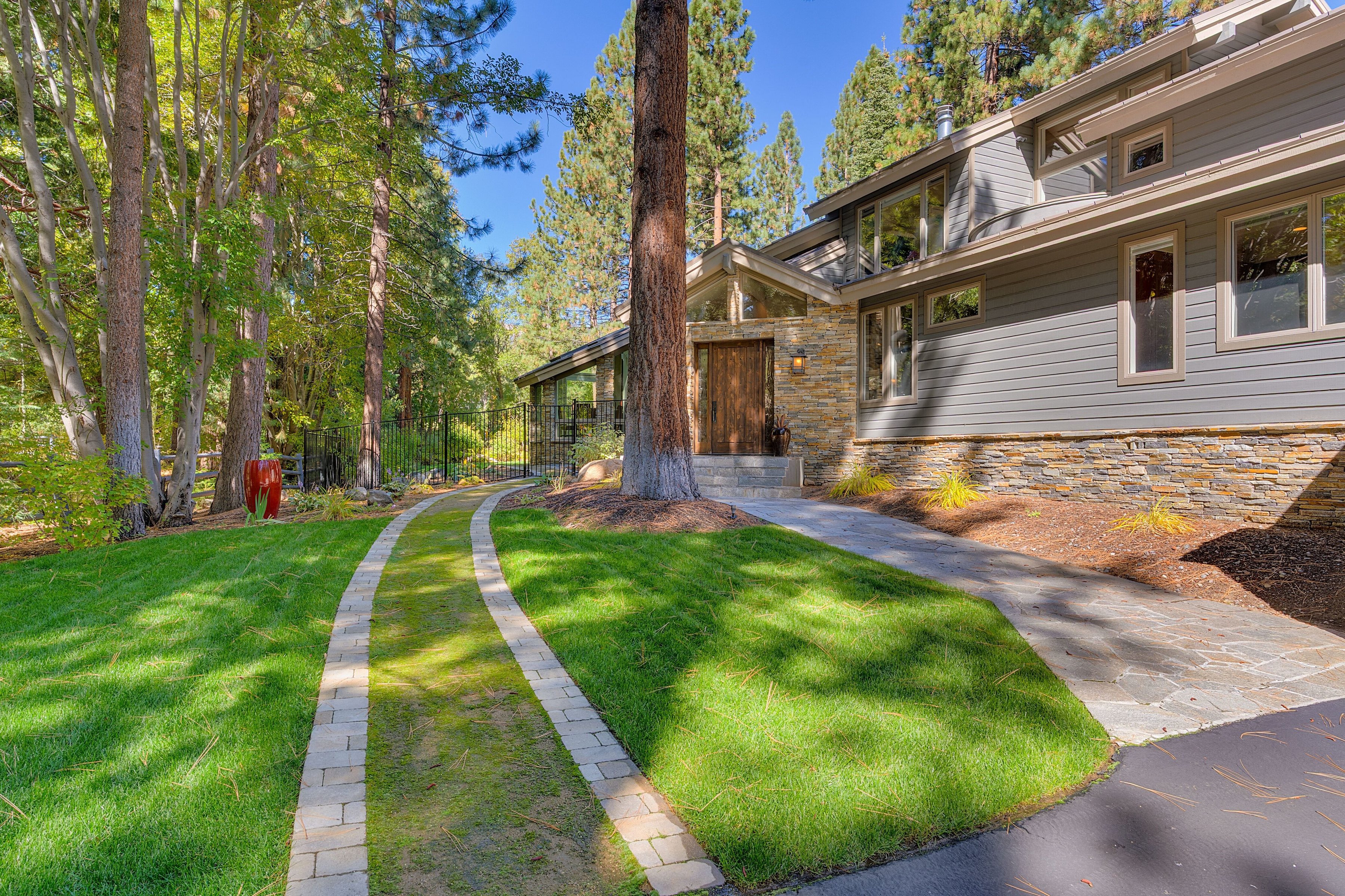 998 Third Green Court