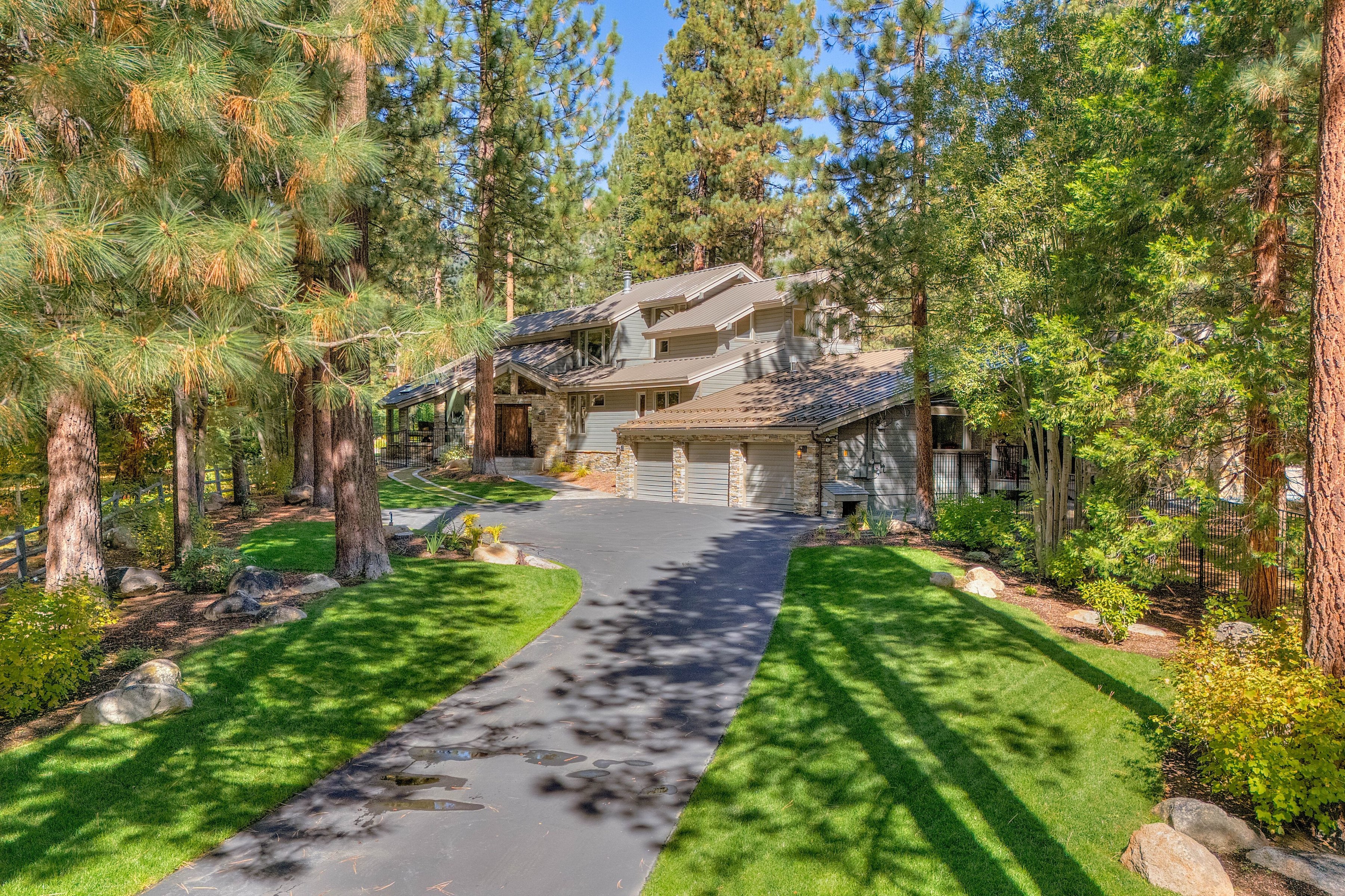 998 Third Green Court