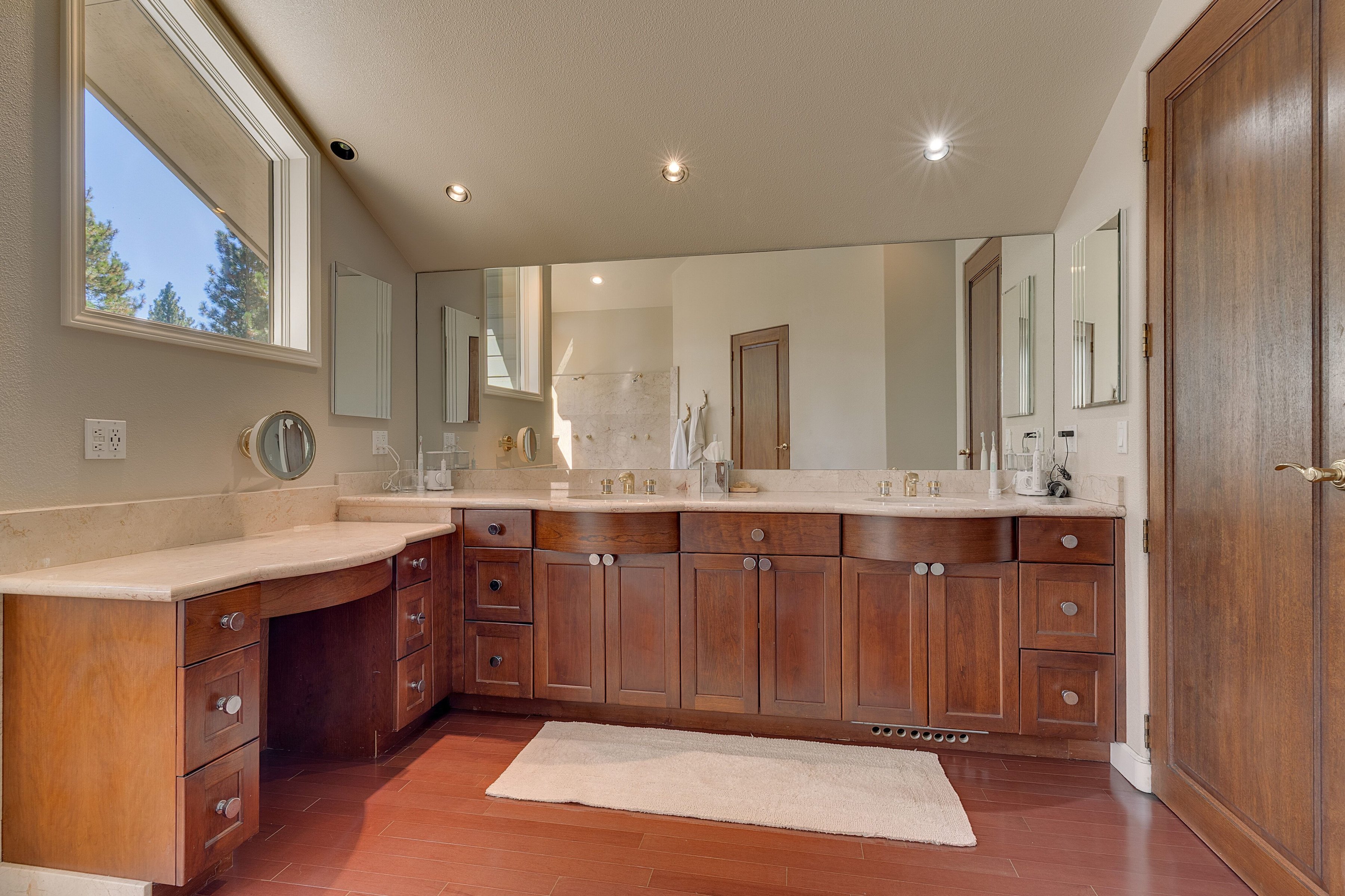 998 Third Green Court