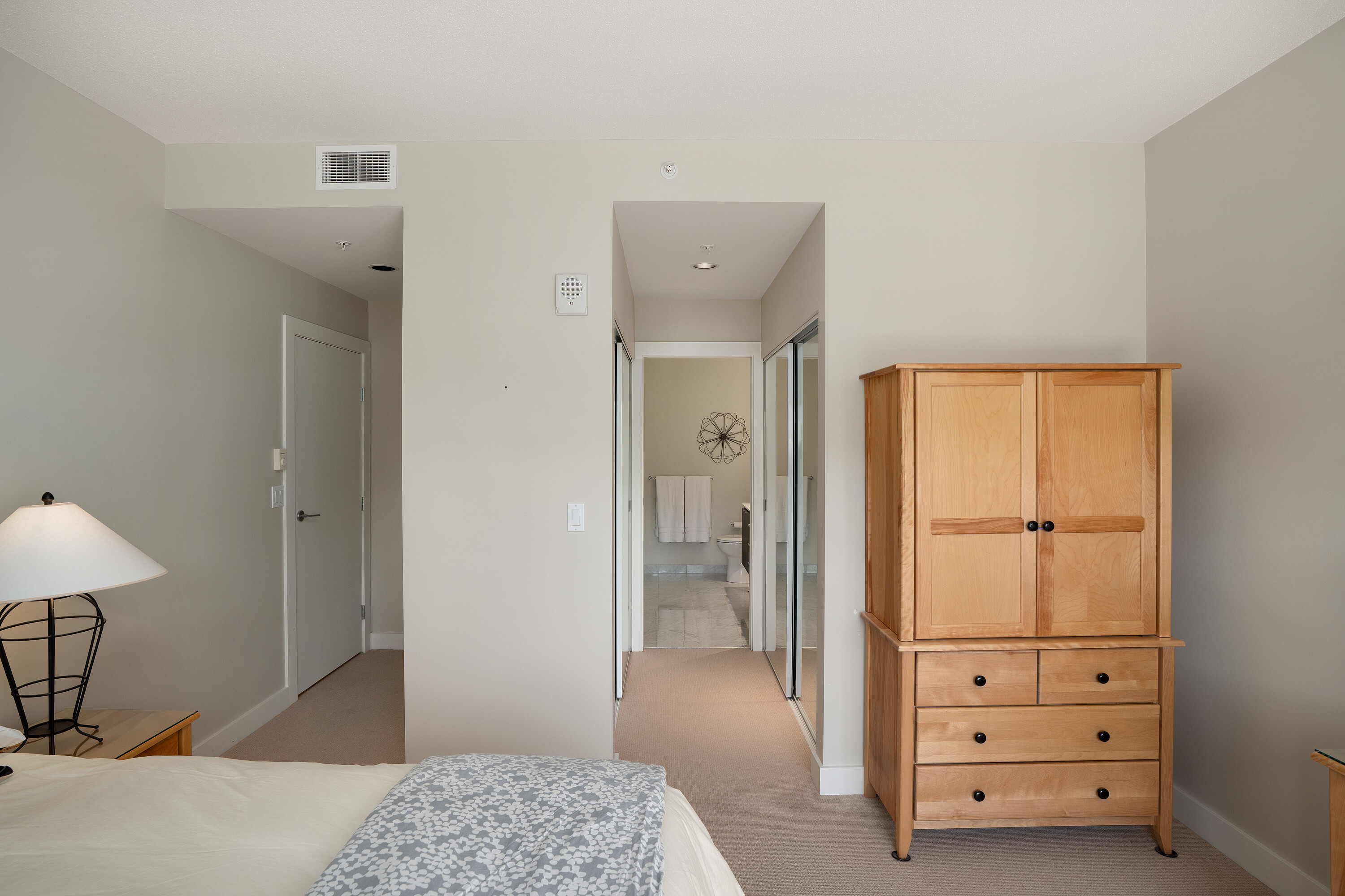 201-9809 Seaport Place